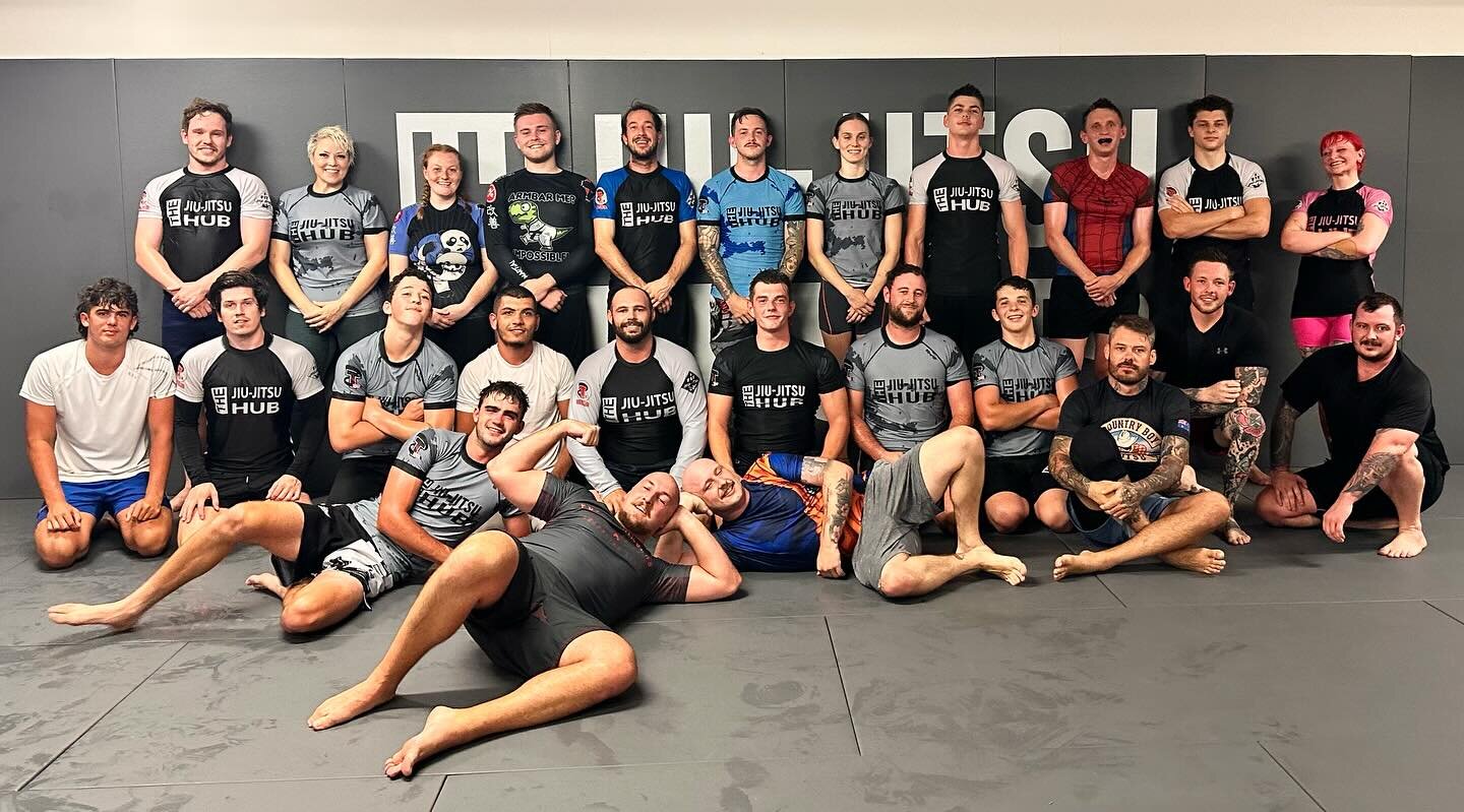 Adults NoGi tonight with an awesome crew - so proud of the team we&rsquo;ve built 💪🏼 

Join us on the mats this year - start something new ✌🏼 

FREE 7 DAY TRIAL - Register on our Website 

📍 20 North Shore Drive Burpengary
🌎 www.thejiujitsuhub.c