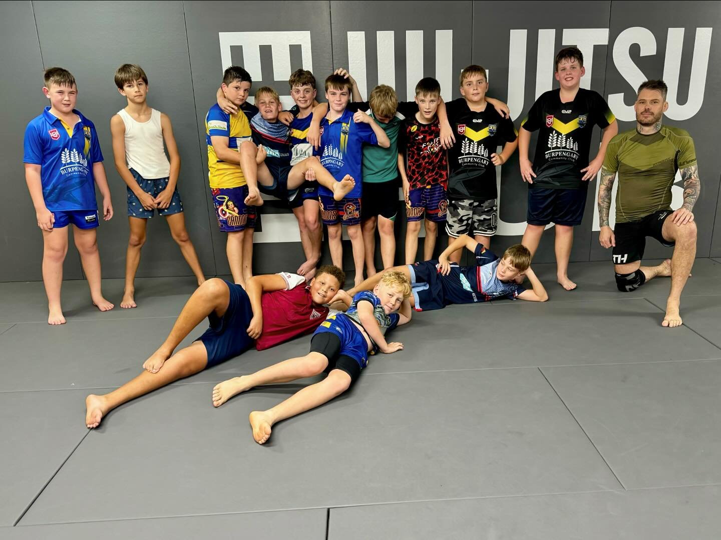 The Burpengary Jets Under 12s Rugby Team (orange) were in tonight getting the edge on their opponents. A wet field doesn&rsquo;t mean the training ends - the kids learned wrestling, take downs &amp; specialised techniques they can apply on the field 
