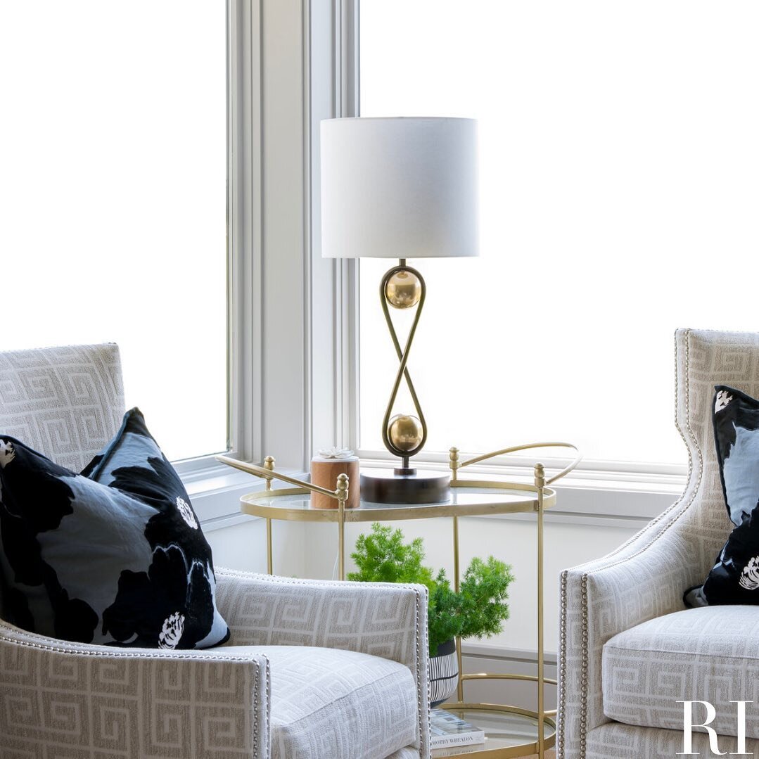 Cozy Up in Style

Added textures, neutral hues, and sleek lines create an inviting and comfortable space for relaxation and conversation