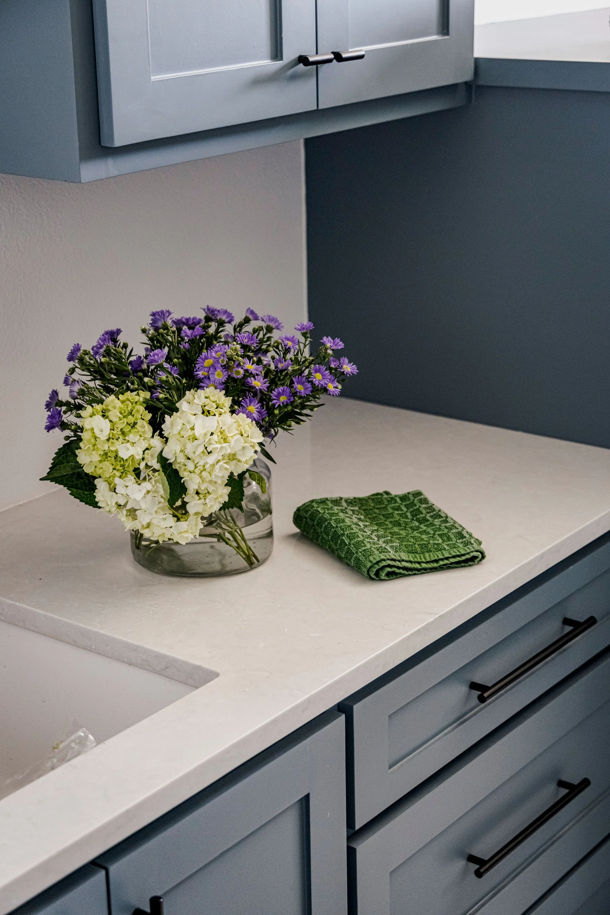Countertop Sink blue Cabeints & Flowers.jpg