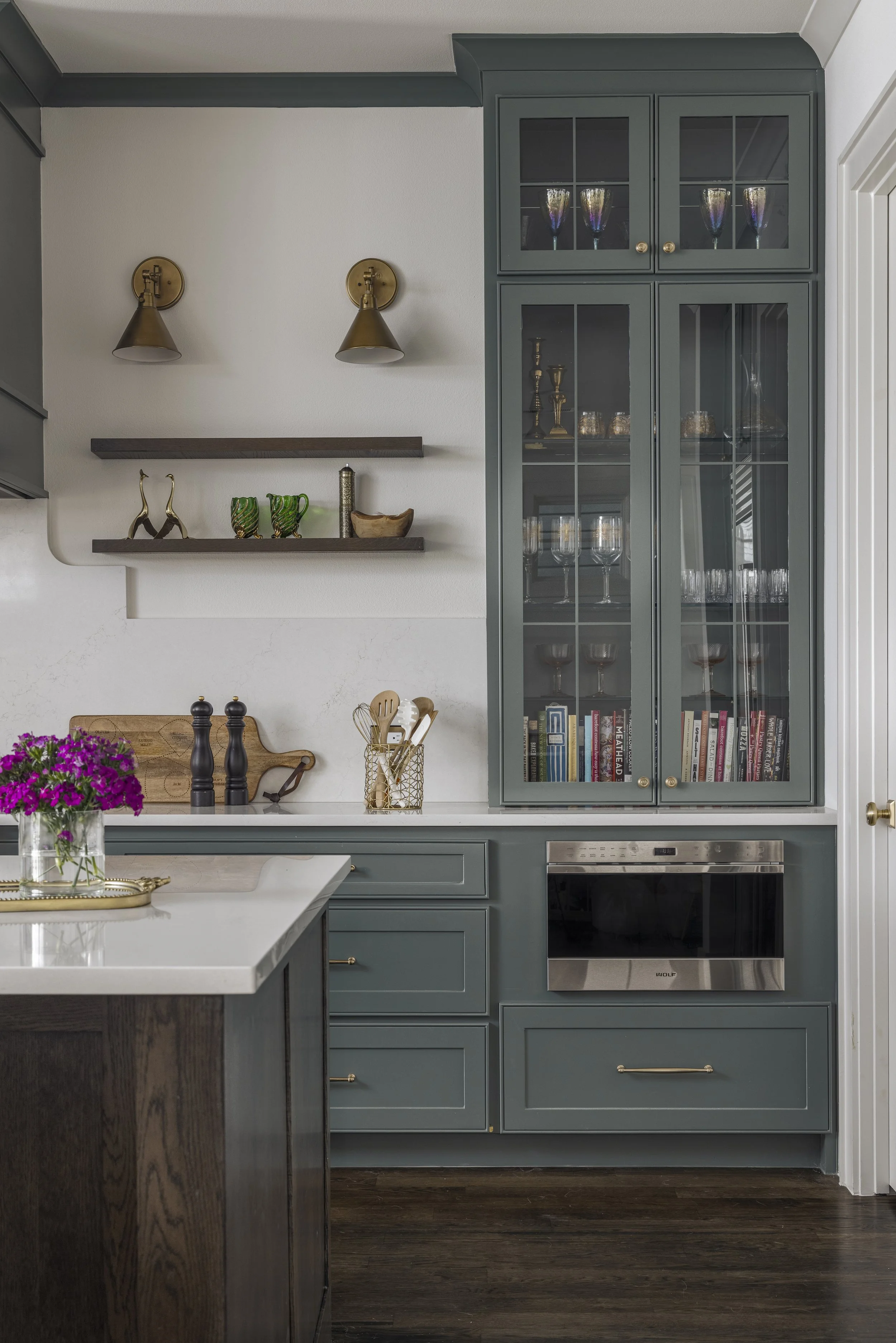 Kitchen Rt Side of Cooktop-HDRE-2.jpg