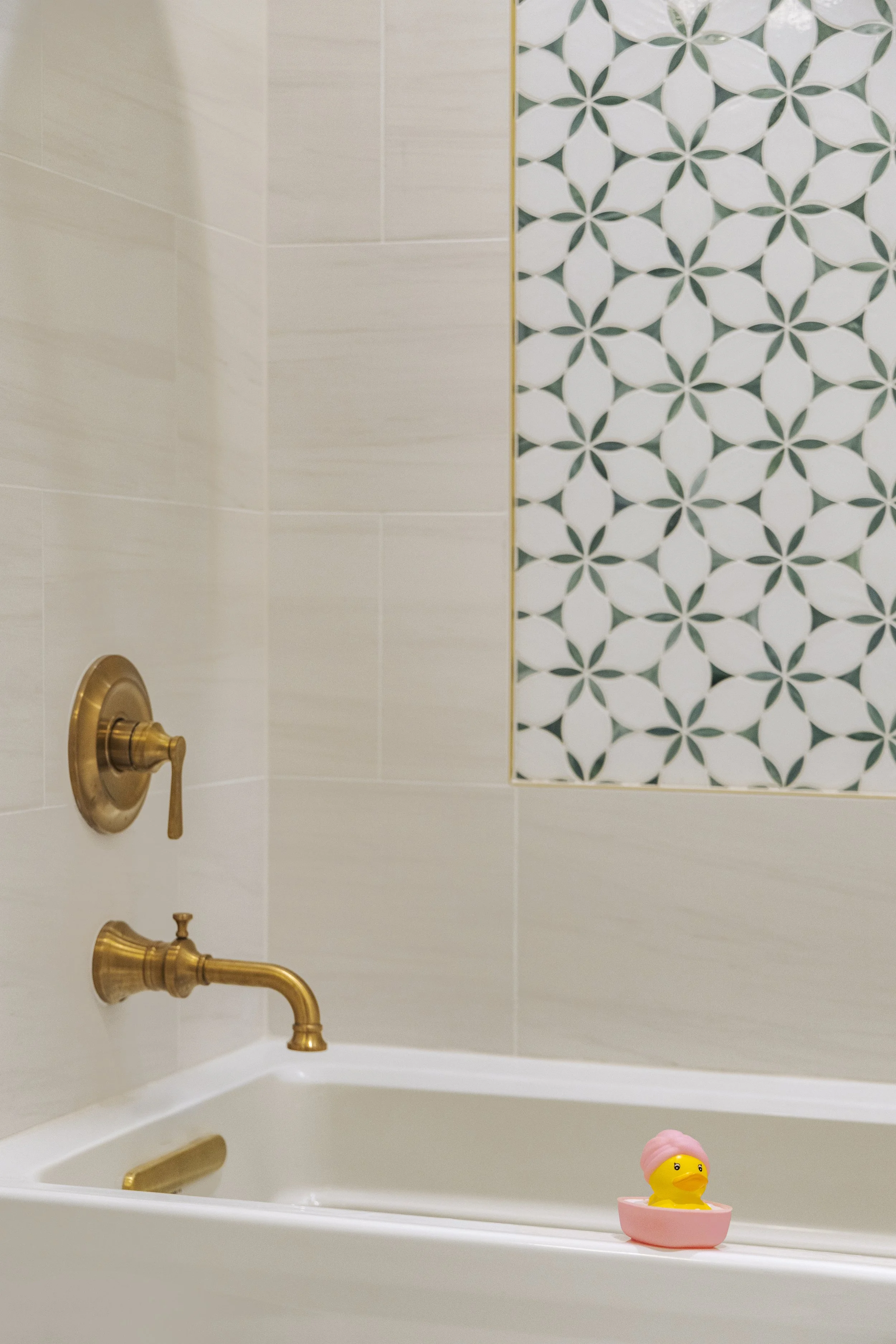 Gues Bath Tub - Green & White Tile Inset.jpg