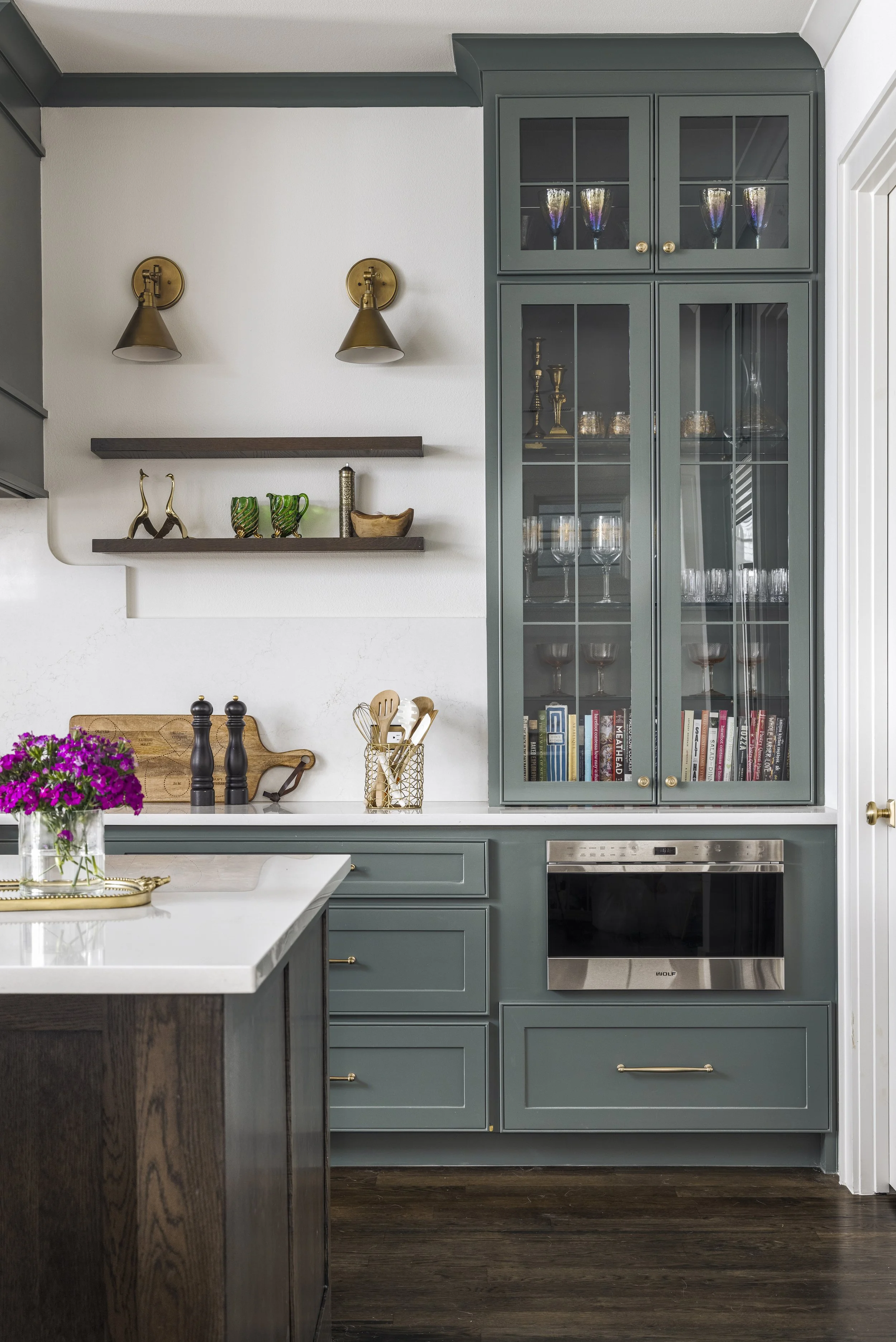 Kitchen Rt side of island.jpg