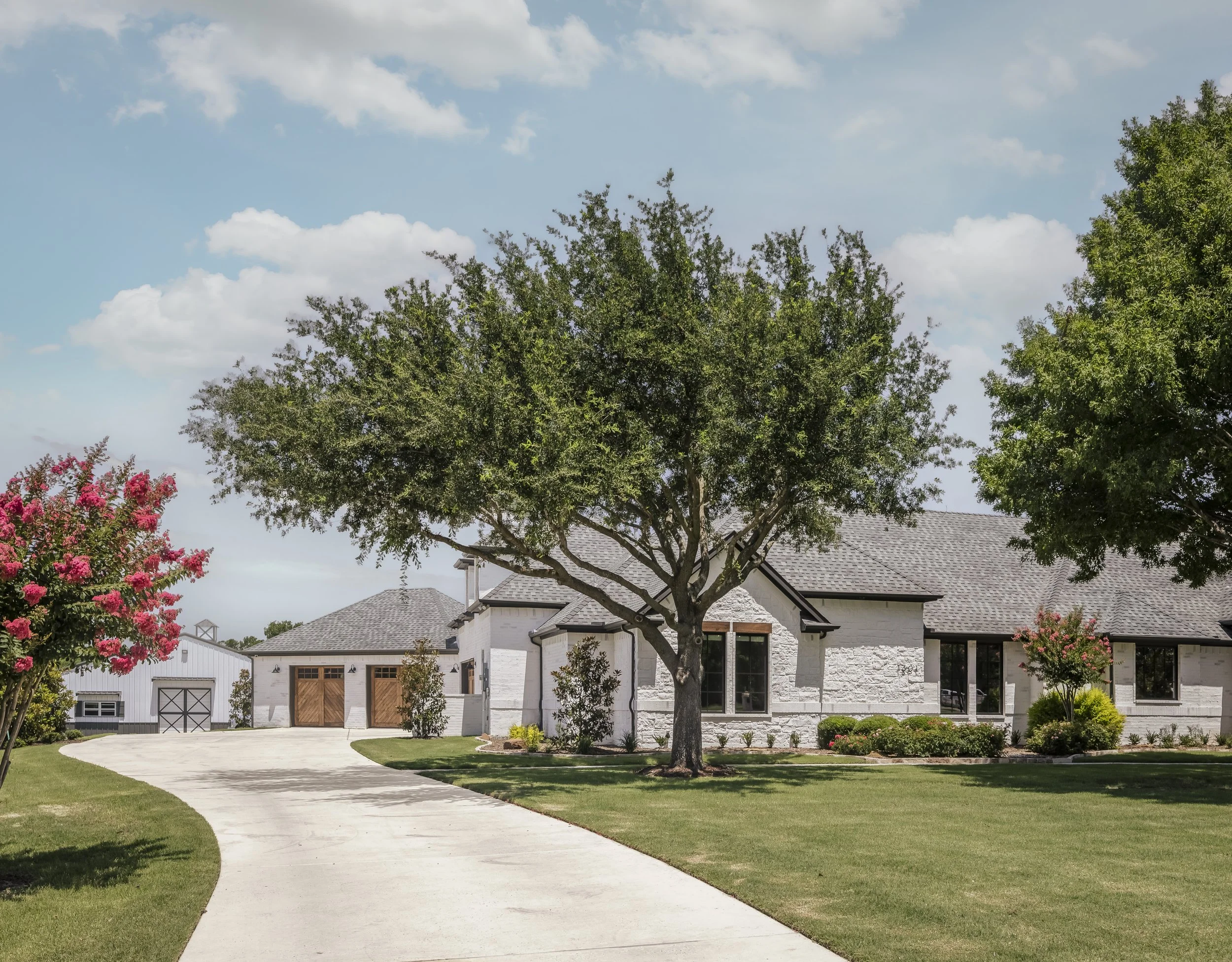 Exterior - Driveway & garage.jpg