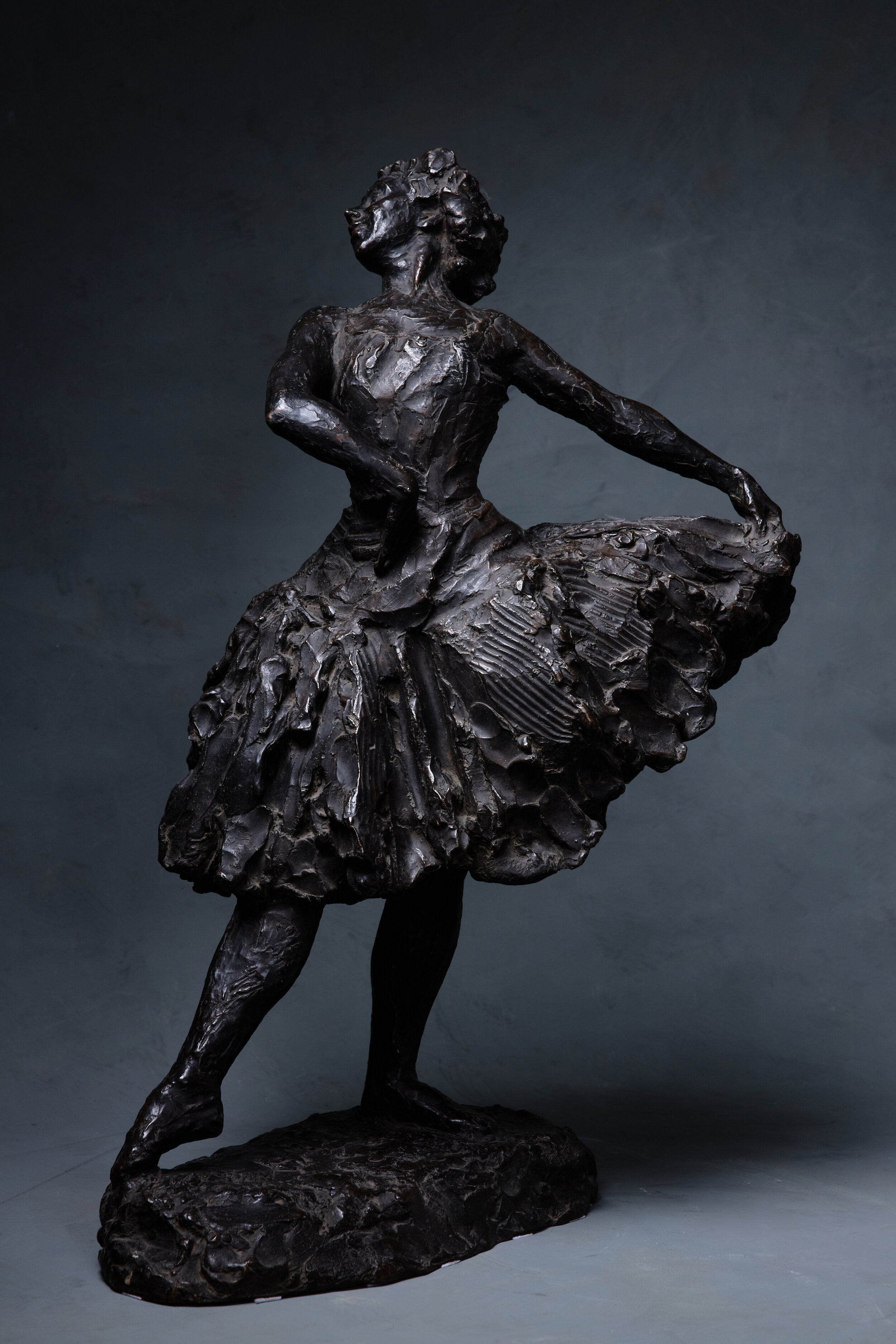  Dmitry Stelletsky. Ballerina Yu. P Sedova. 1910. Bronze. 78 х 50 х 39 cm 