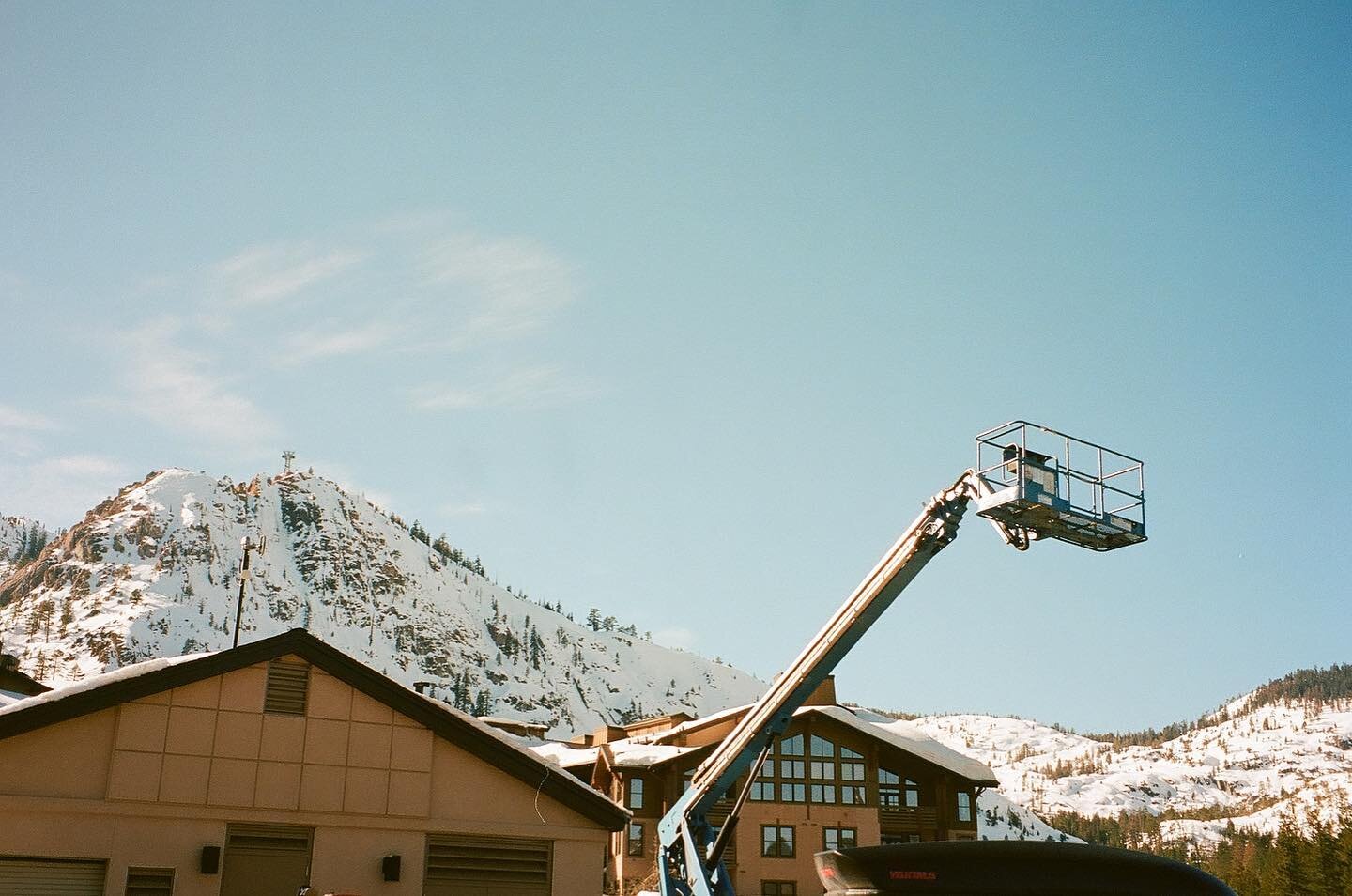 ski season!

🎿

#kodakfilm #35mm #palisadestahoe #bluebirdday #ski