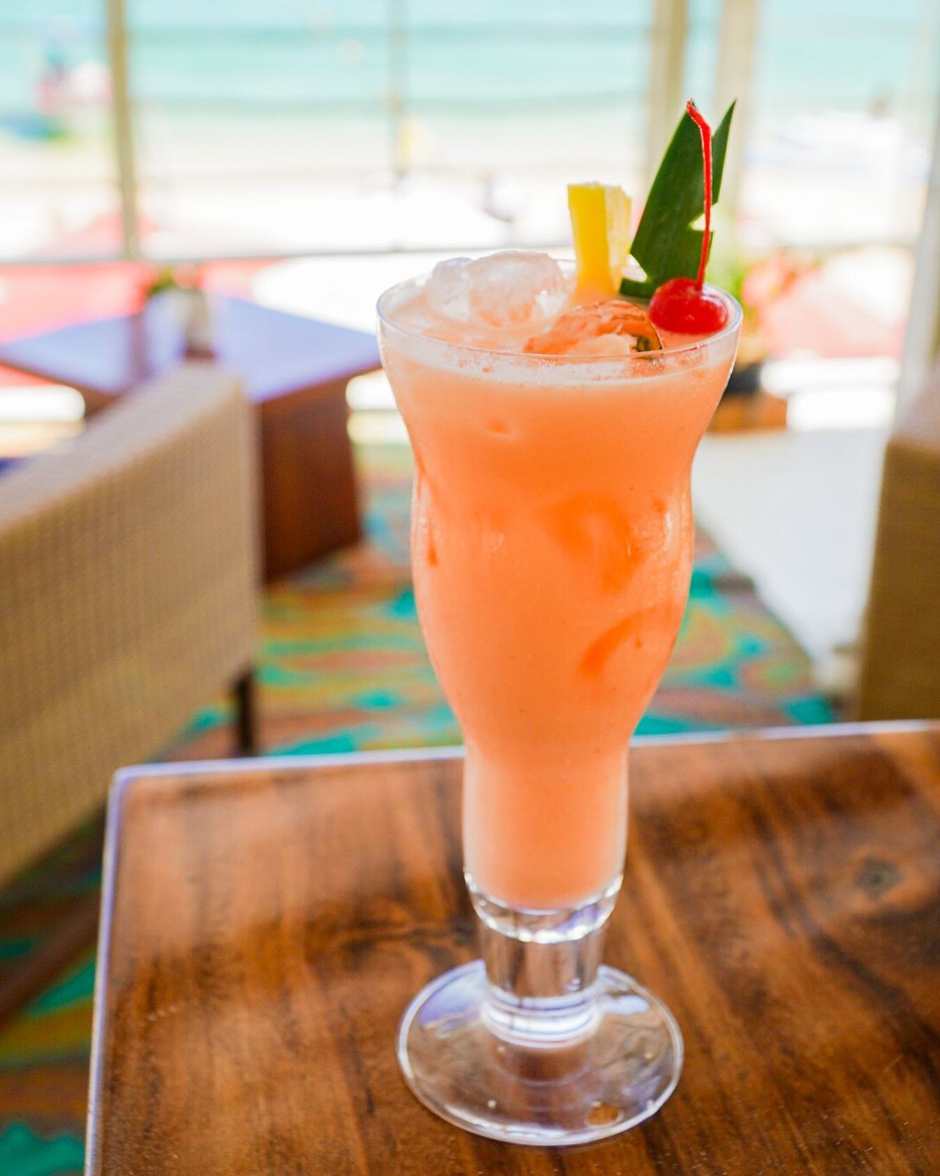 Unos buenos drinks por la morning en la beach 🌴☀️ #CaboLife 

#cabo #loscabos #medanobeach #beachlife #seavibes #cocktailsofinstagram #cabococktails #cocktailart #bartenderlife