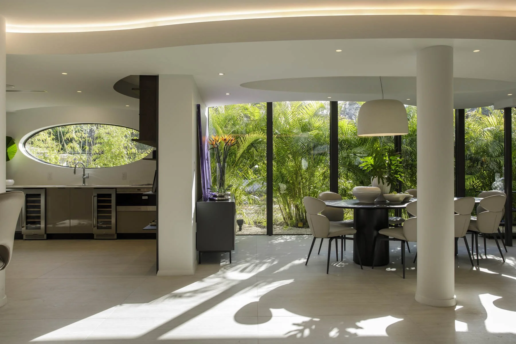 25_curved window.jpg