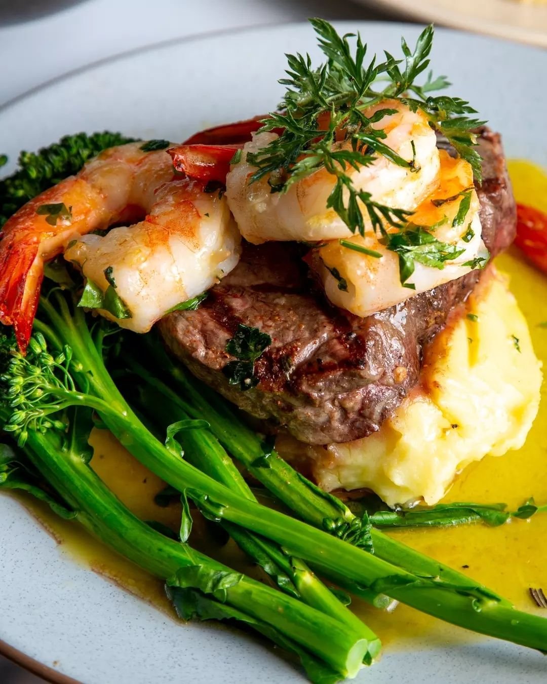 When was your last Bistro feast? We think it's time... book a table and enjoy.&nbsp;

🥩 250g grass fed scotch fillet, served with&nbsp;garlic mash, broccolini &amp; rosemary compound butter, with a&nbsp;king prawn topper.&nbsp;🦐&nbsp;De-lish! 🤤
.
