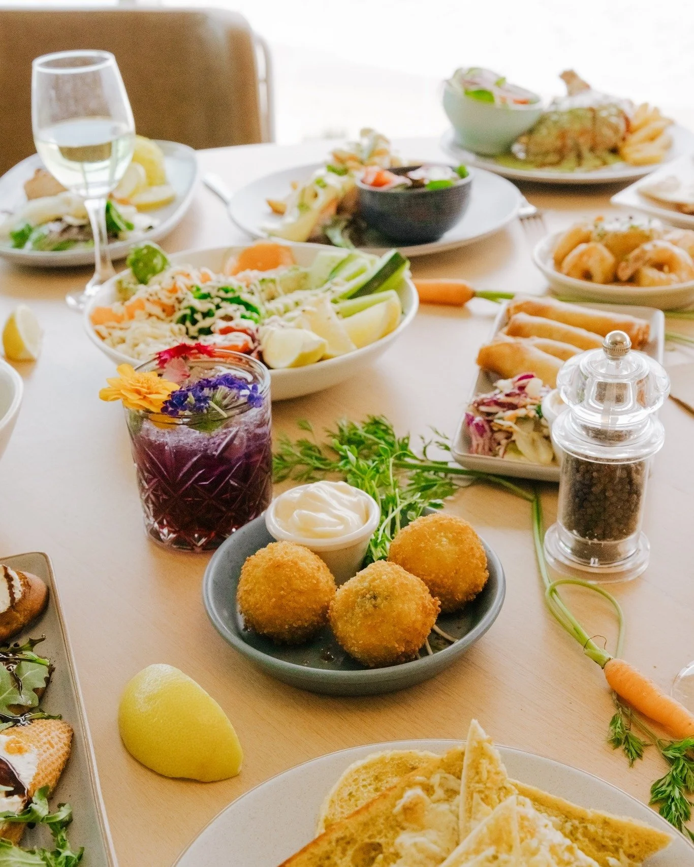For a feast fit for the whole family, Beachside Bistro has you covered. 🍽  More than just Club favourites, we offer generous servings delivered by a passionate and experienced culinary team, friendly service and an unbeatable view! 🌅 

BEACHSIDE BI