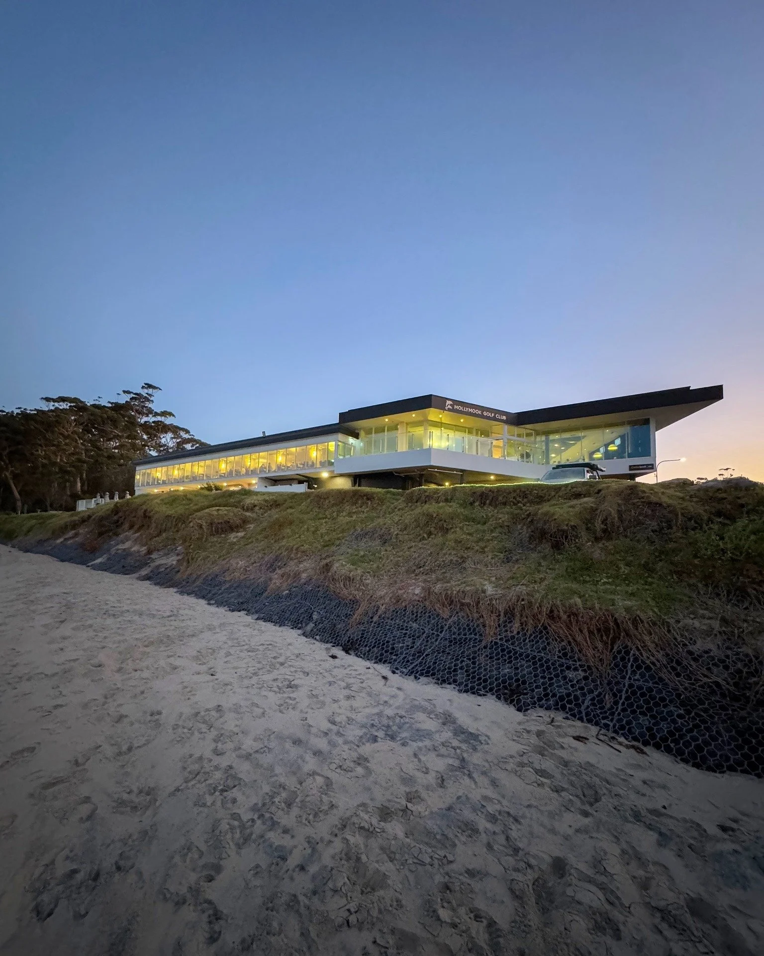 Day &amp; night, there's plenty happening at the Golfy as the holiday season approaches and things get festive! 🌙 🥂

SWIPE 👉🏼 to check out what's on and visit the website for full details, bookings and more.
.
.
#mollymookgolfclub #thegolfy #what