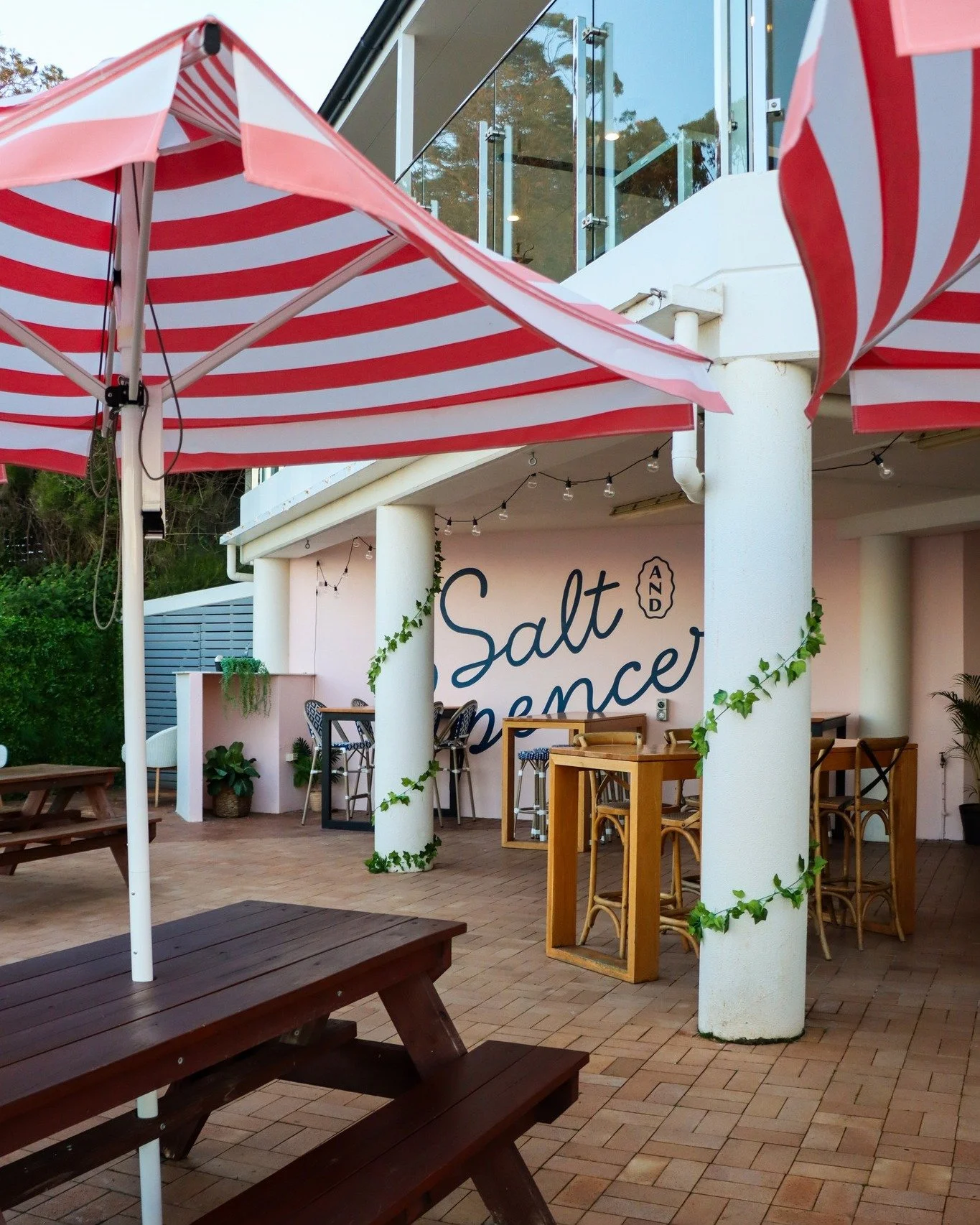 Where will you be spending New Year's Eve? 🎆 Say hello 2026 at @saltandspencermollymook with a live music event to knock your socks off! 🎶 🥂 🍾

✩ From 5pm... Chill by the ocean with bar food &amp; cocktails and soak up the pre-party goodness. 🍸
