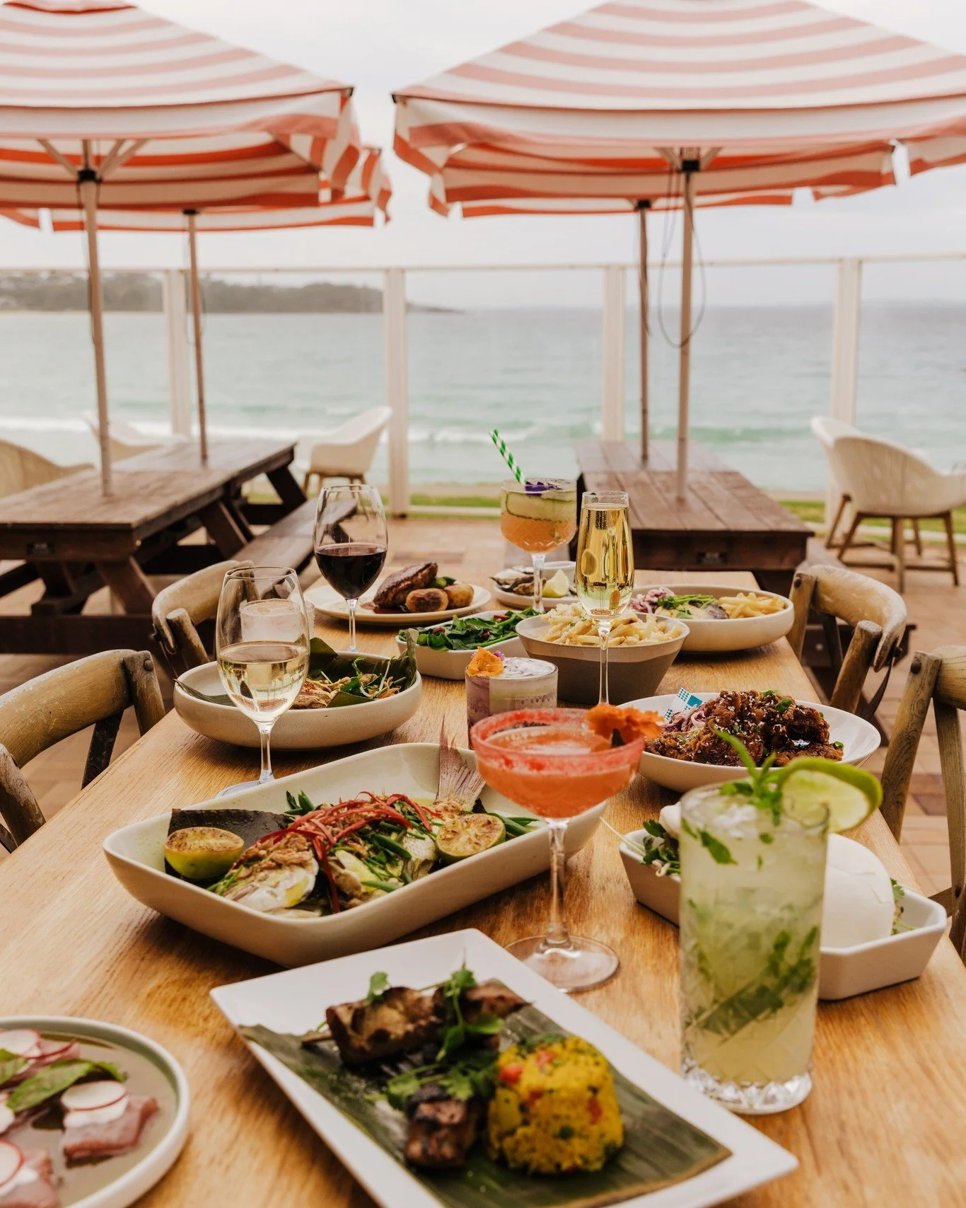With extended trading hours for the holiday season, now's the time to experience @saltandspencermollymook downstairs at the Club. ✨

☀️ BREAKFAST &amp; LUNCH
Open every day | 7am &ndash; 2pm

🌙 DINNER
DEC 26 &ndash; DEC 31...
Open every night | 5:30