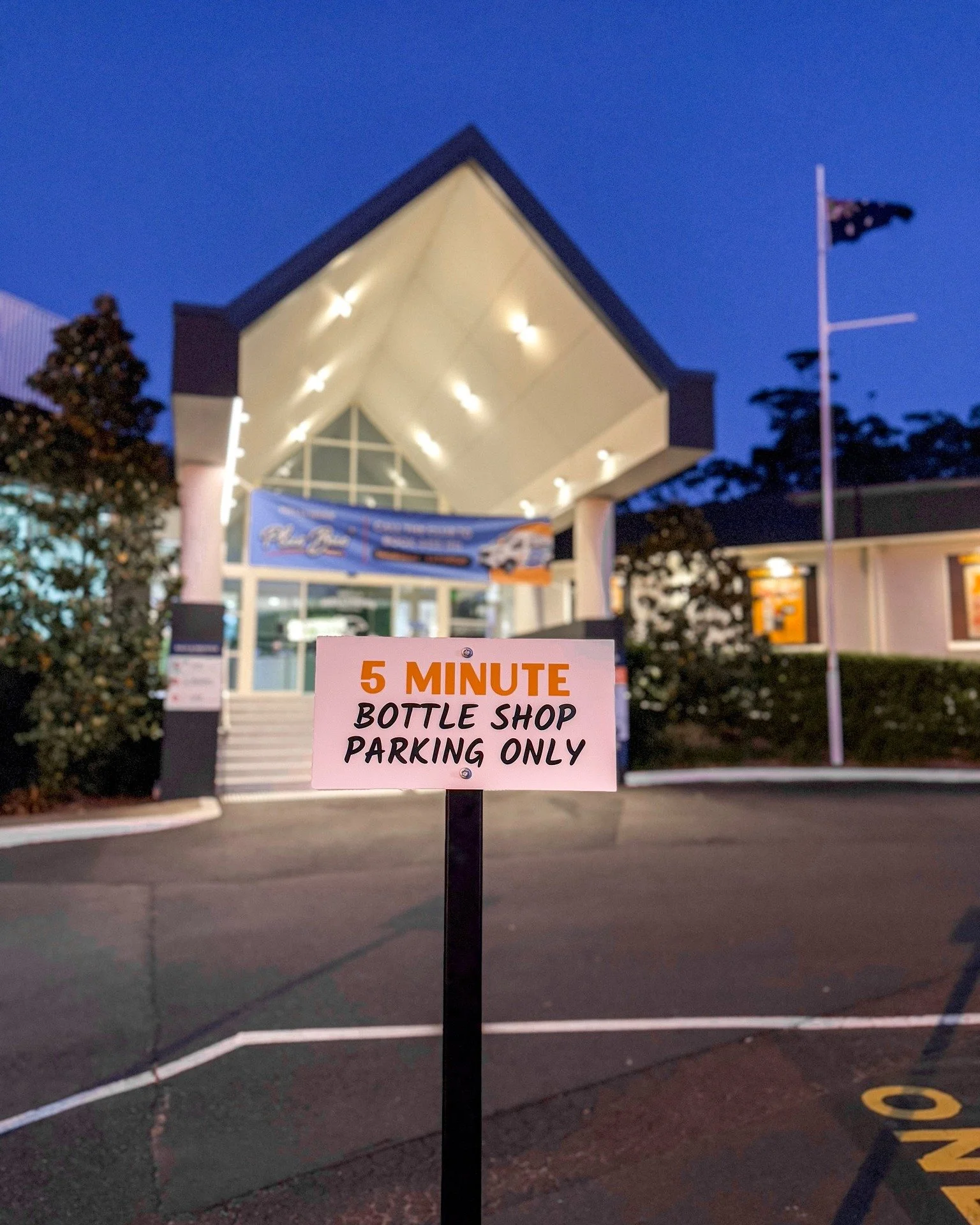 Convenience plus... 🚙 Swing by @mollymookcellarbrations for great deals or beer, wine, RTDs and more! 🍺 

SWIPE 👉🏼 to check out the current catalogue.

🅿️ 5 minute dedicated Bottle Shop parking.
⏰ Open from 9:30am daily. Closes at 11:30pm Monday