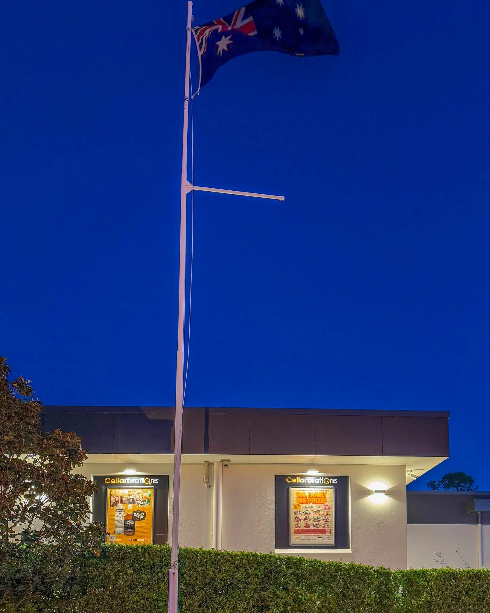 Take advantage of the dedicated parking spots and convenience of late night trade, pop in and pick up something special at @mollymookcellarbrations. 🍷

SWIPE 👉🏼 to view the latest catalogue. 
.
.
#mollymookgolfclub #mollymookcellarbrations #catalo