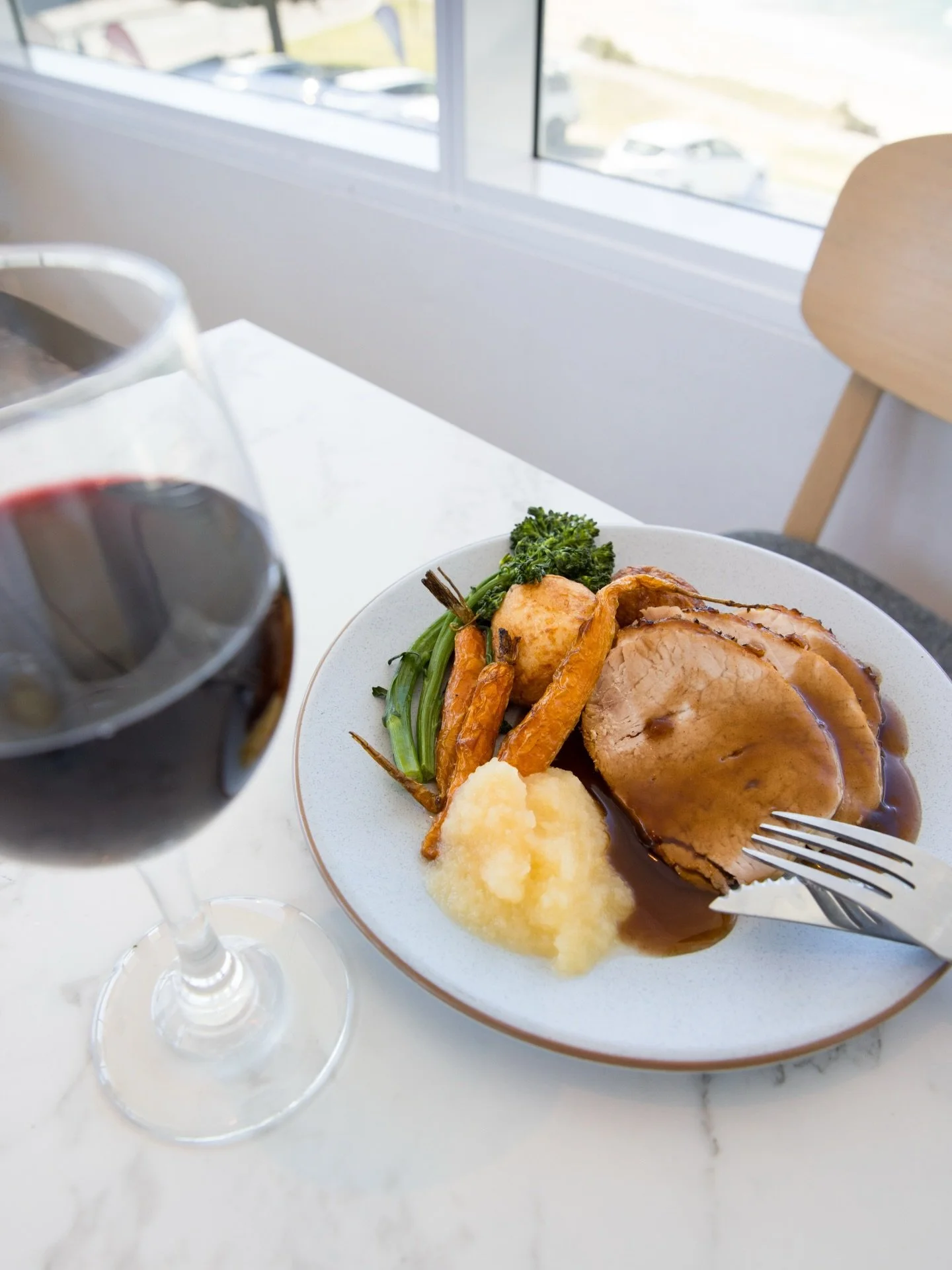 Dinner, wine, and dessert. 🍷 🍮 Sounds like a great weekend. Join us at the Bistro!

Table for two, or family and friends, we&rsquo;ve a table for you. 🍴 
.
.
#mollymookgolfclub #thegolfy #bistro #mollymook #mollymookbeach