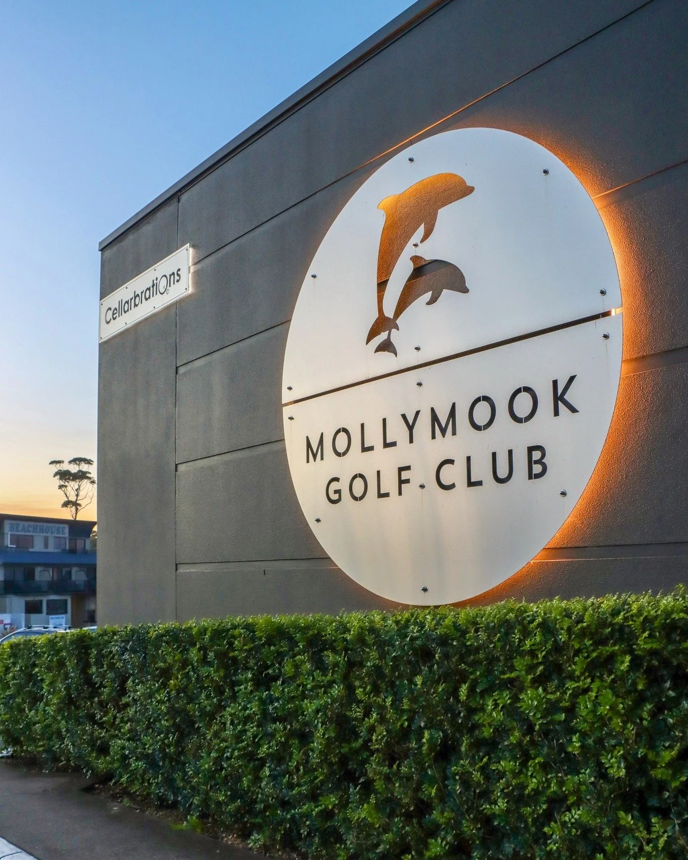 The perfect pick-up on your way out the door is a bottle or a 6-pack at @mollymookcellarbrations. 🍷

SWIPE 👉🏼 to view the current specials catalogue, available until 22nd March (or while stocks last)!
.
.
#mollymookgolfclub #mollymookcellarbration