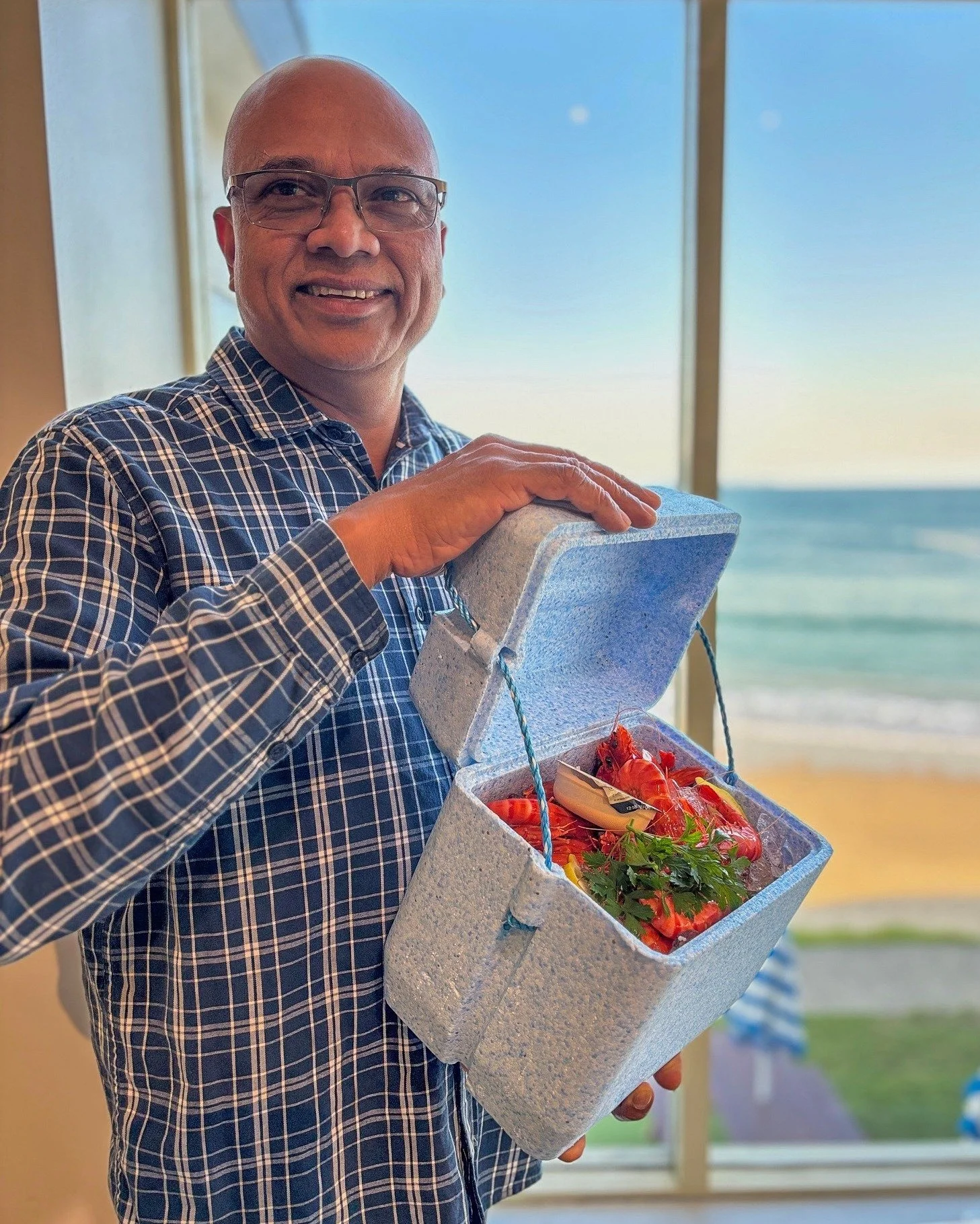 🐣 Thursday Easter Raffles continue this week, and right up until our Easter Extravaganza! 🐰

At least $2000 worth of prizes to be won each week with prawn eskies, meat &amp; brekkie trays, fruit &amp; veg boxes, Mollymook Plus EFTPOS cards and choc