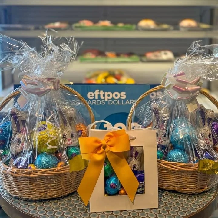 It&rsquo;s an EASTER EXTRAVAGANZA at the Golfy on Thursday night, April 2nd! 🐰 🐣 

There&rsquo;s $2300 worth of prizes to be won! 🙌🏼 

🦐 Prawns 🥓 Meat &amp; Brekkie Trays
🍓Fruit &amp; Veg
💳 Mollymook Plus EFFPOS Cards
and&hellip; 🍫 Chocolate