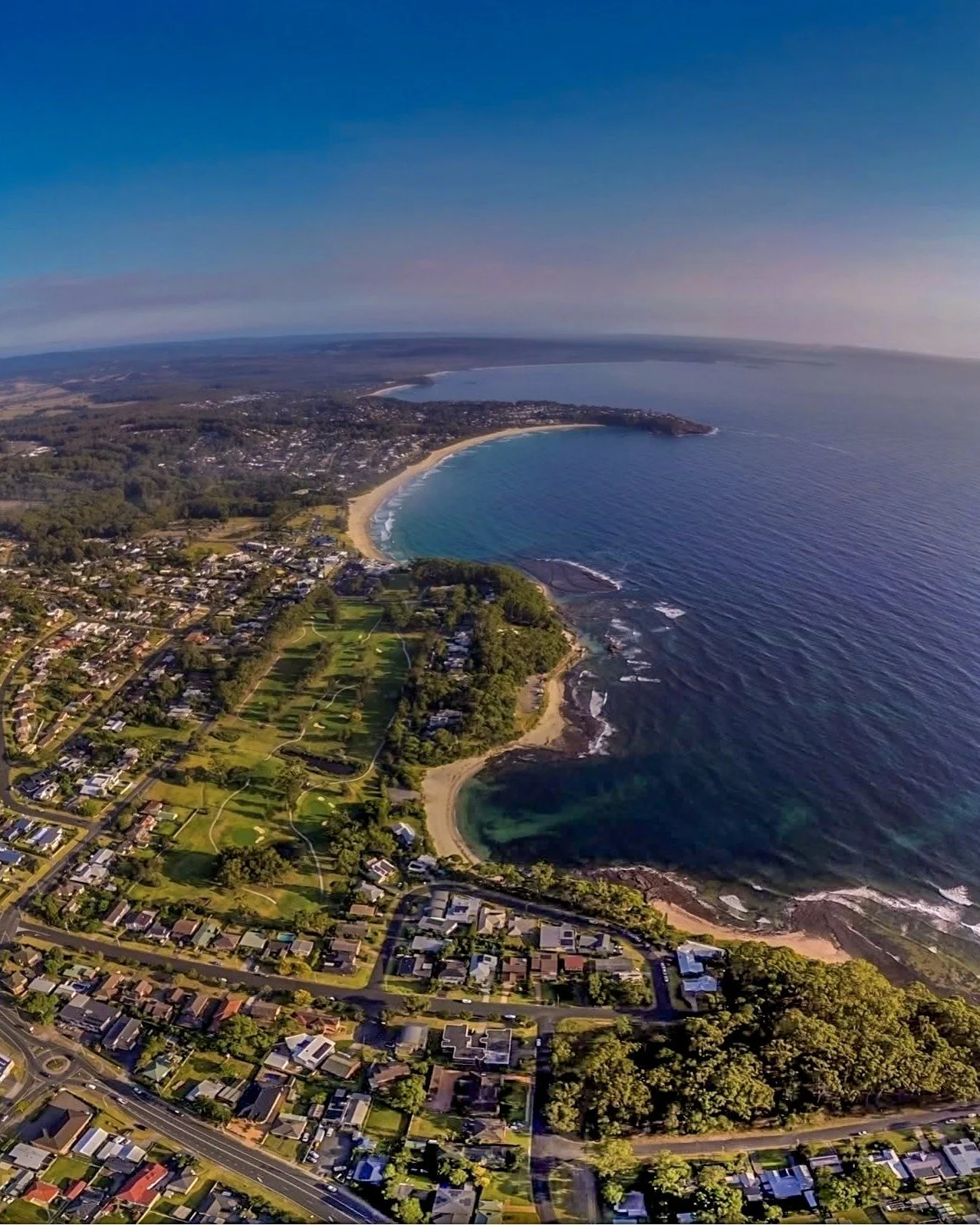 To our members and community, we'd like to wish you a happy and safe Easter from all of us at Mollymook Golf Club. 🤗 

Just a reminder, daylight saving ends at 3am Sunday morning, so clocks go back and you score an extra hour of sleep! 

📷: @selwon