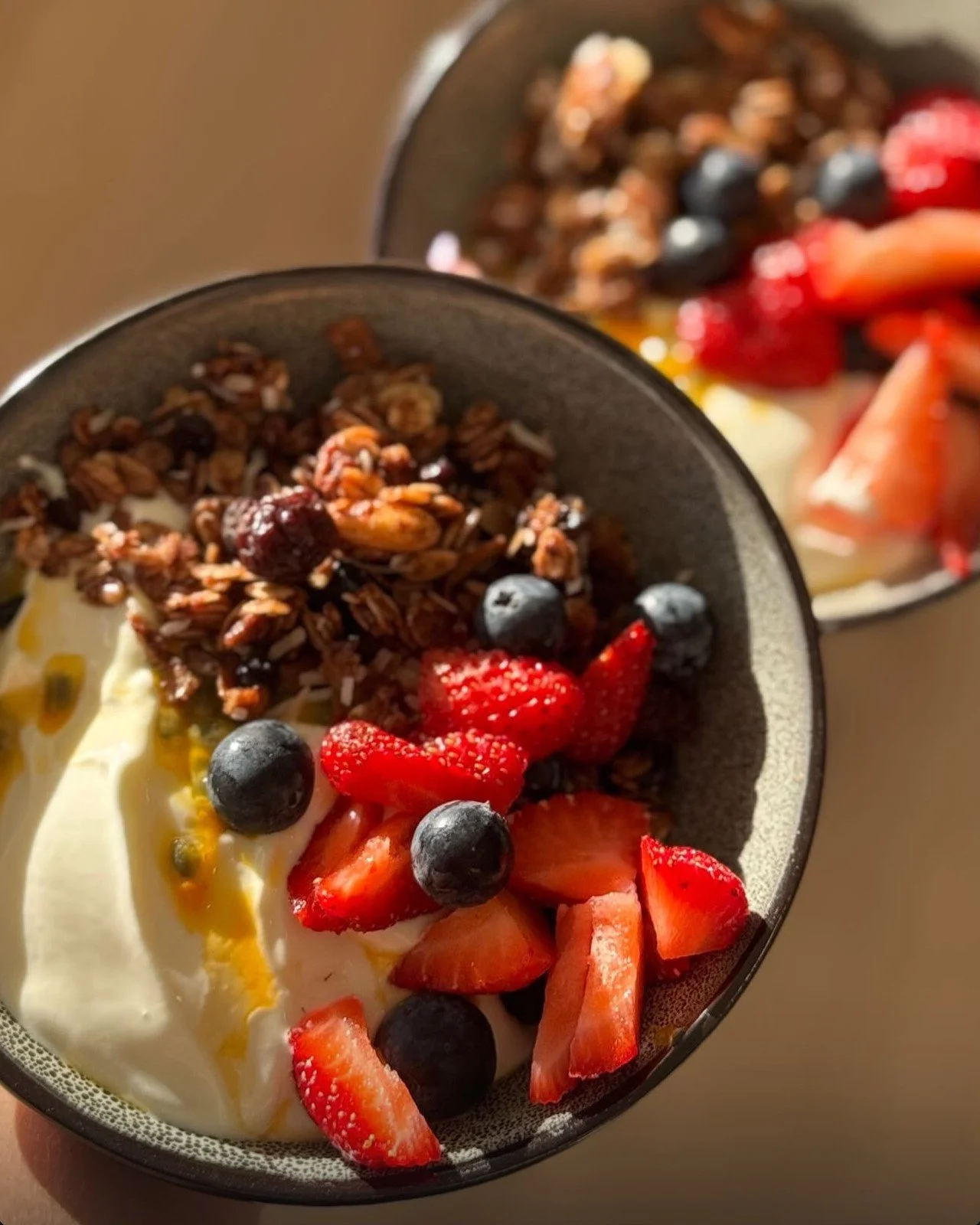 Breakfast is served, downstairs at @saltandspencermollymook. ✨ Open daily from 7am until 2pm, and dishing up spectacular breakfast &amp; lunch options from the new menu! Enjoy the convenience of a kiosk, plus indoor and outdoor seating. ⛱️ 
.
.
#moll