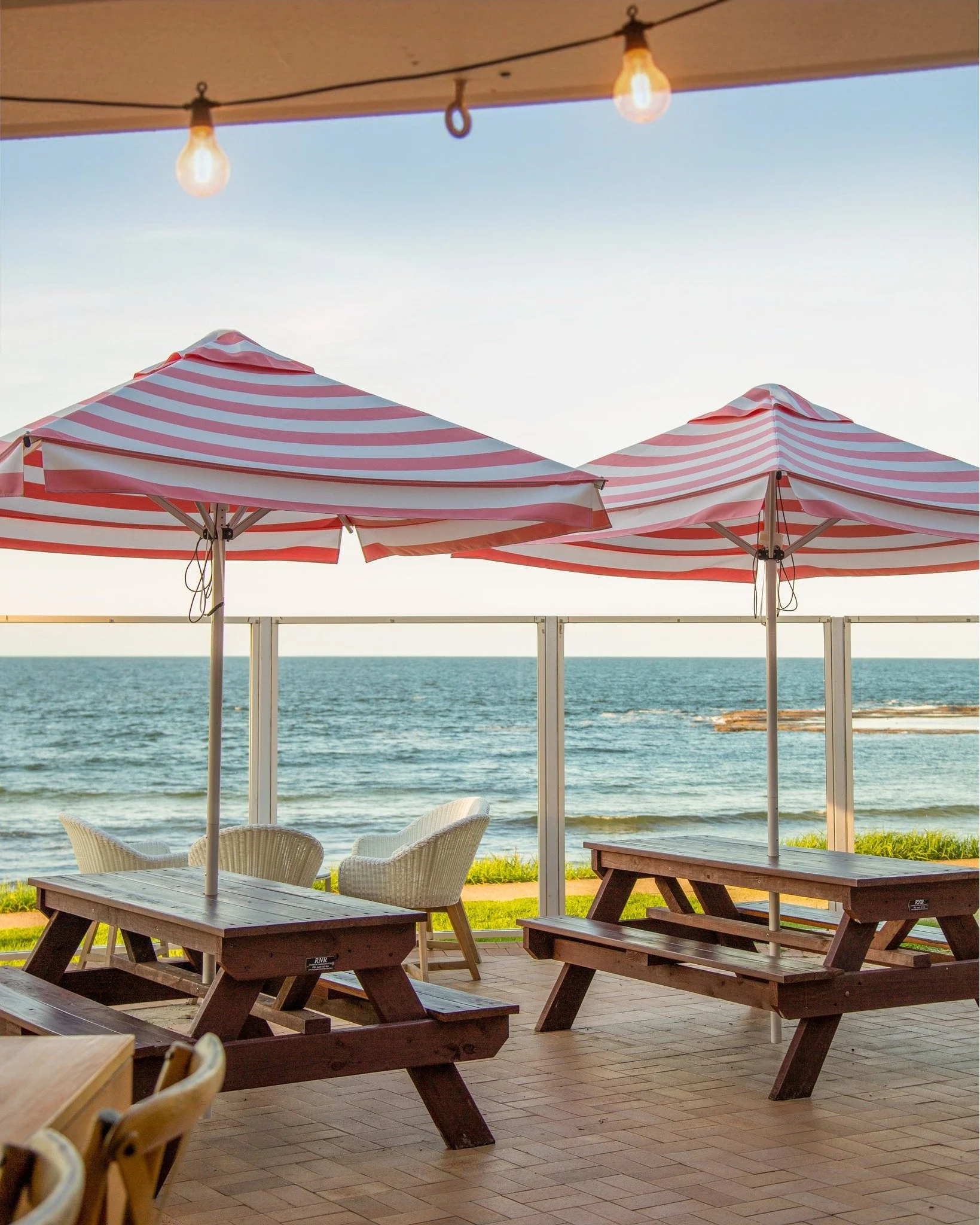 There's a huge weekend of live music and DJs ahead at the Golfy. 🎶 💃🏻 Party beachside with us...

FRI ✩ Sip &amp; Sounds:
🍷 4pm - 6pm | Members Happy Hour
🎵 5:30pm - 9pm | Live Music ft. Three Hours South

Join us downstairs at @saltandspencermo