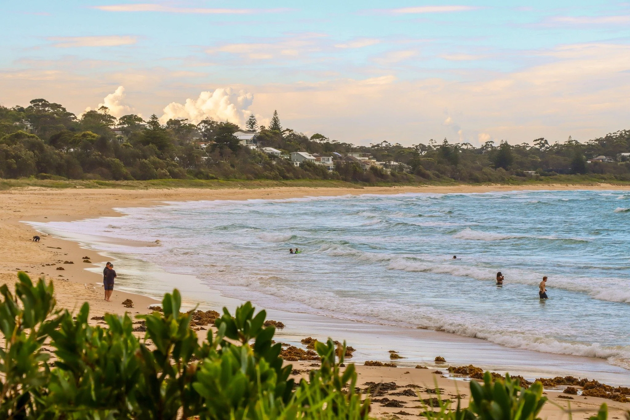 Embrace the best of winter by the coast. ❄️ 🌊 The days might be cool, but the welcome is always warm.

Good company, great views, and all the cosy vibes at Mollymook Golf Club. 🍷 Don't forget @saltandspencermollymook is open daily from 7am with hot