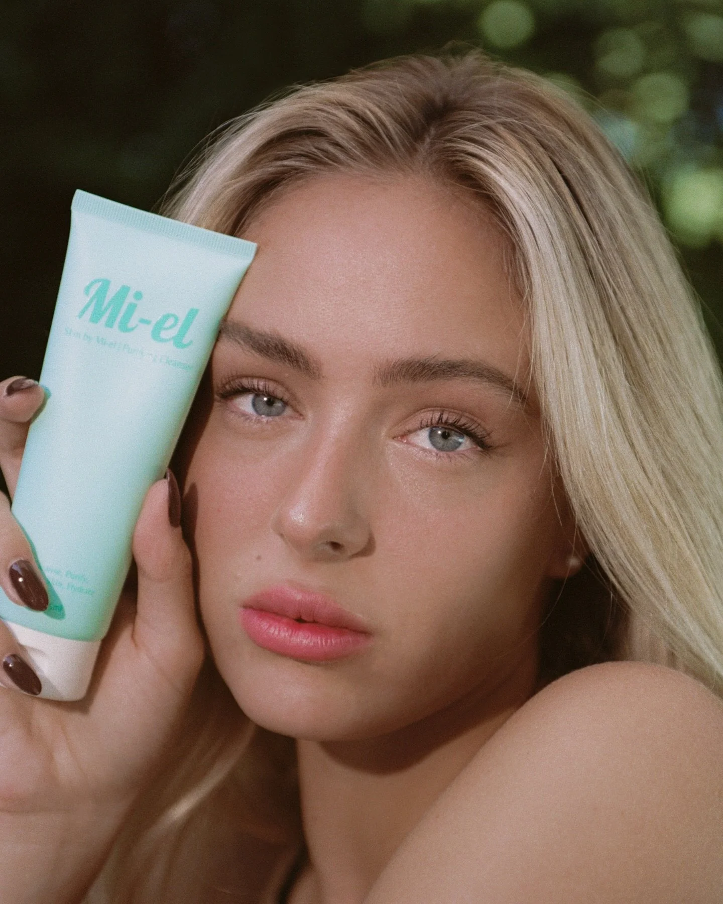 Julia for @mi_elskincare on film.

#nikonf6 #kodak #portra160 #kodakportra160  #onfilm #magazine35mm