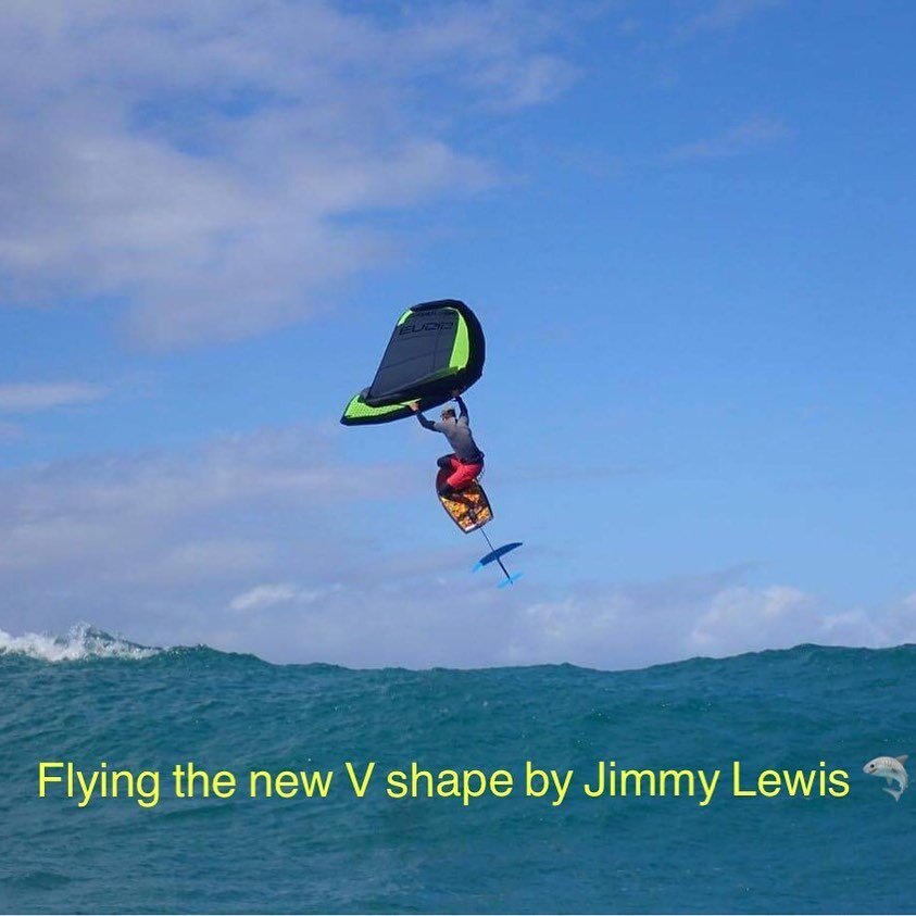 Jimmy Lewis flying  V  shape 
https://www.ensis.surf/products

https://www.gofoil.
#ensis #ensiswing #wingfoil #wingsurf #wingboarding #ensisteam #wingfoiling #wingsurfing

 #hawaii #maui #Ka&rsquo;a&rsquo;point
 @Gofoil.us #jimmylewisboards
@foiling