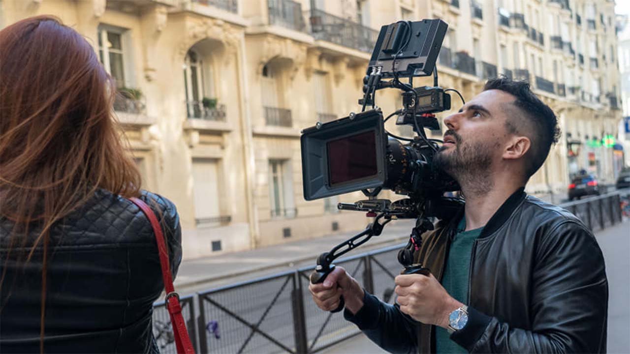 Combien gagne un vidéaste en 2026 : salaires, tarifs et réalité du terrain