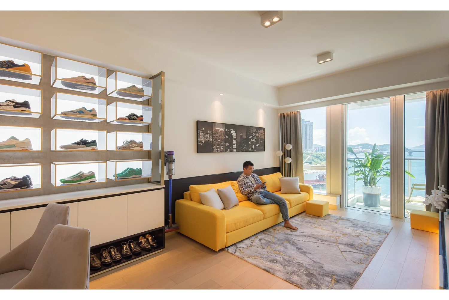 MONTEREY interior view 6