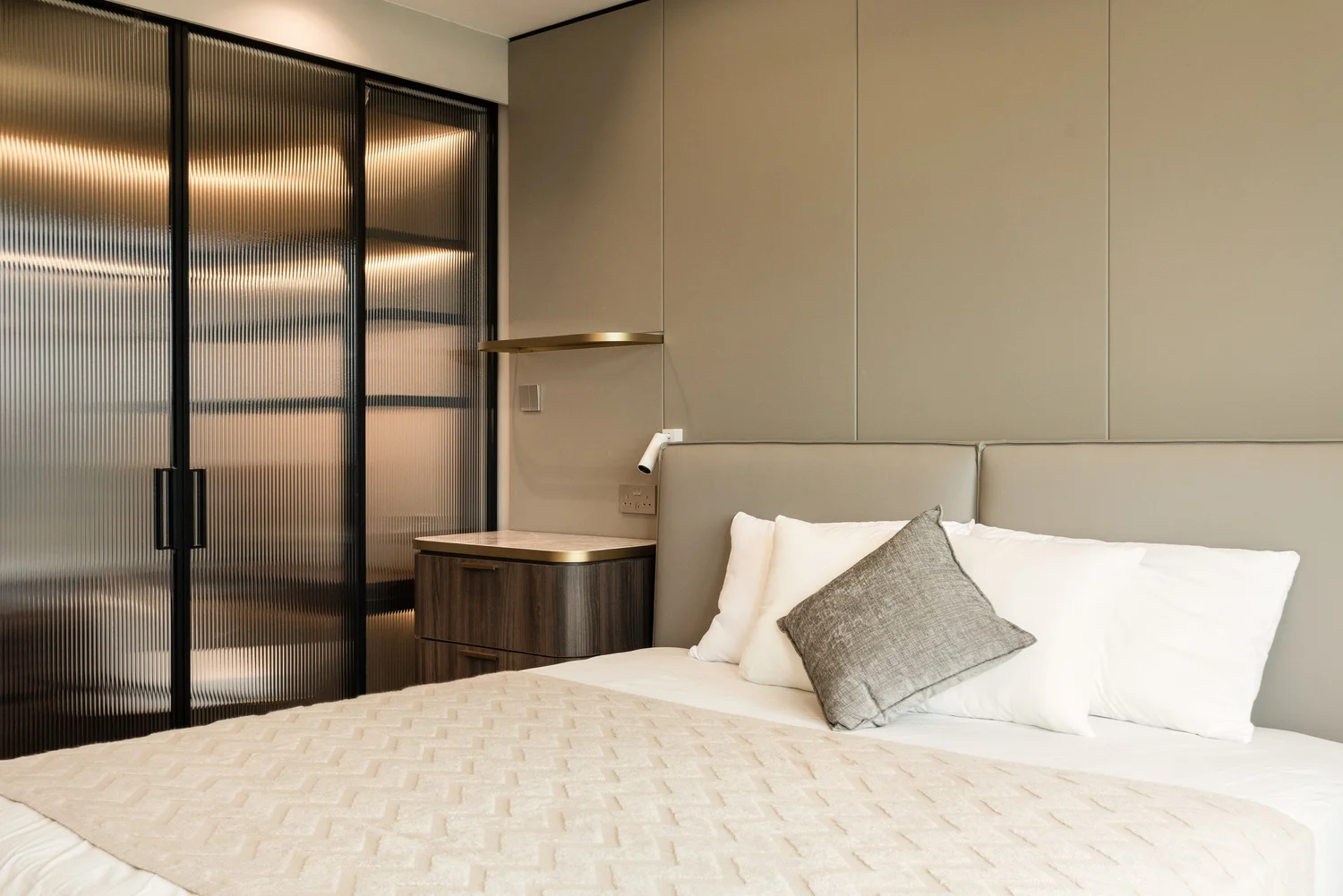 Le Pont interior view 19