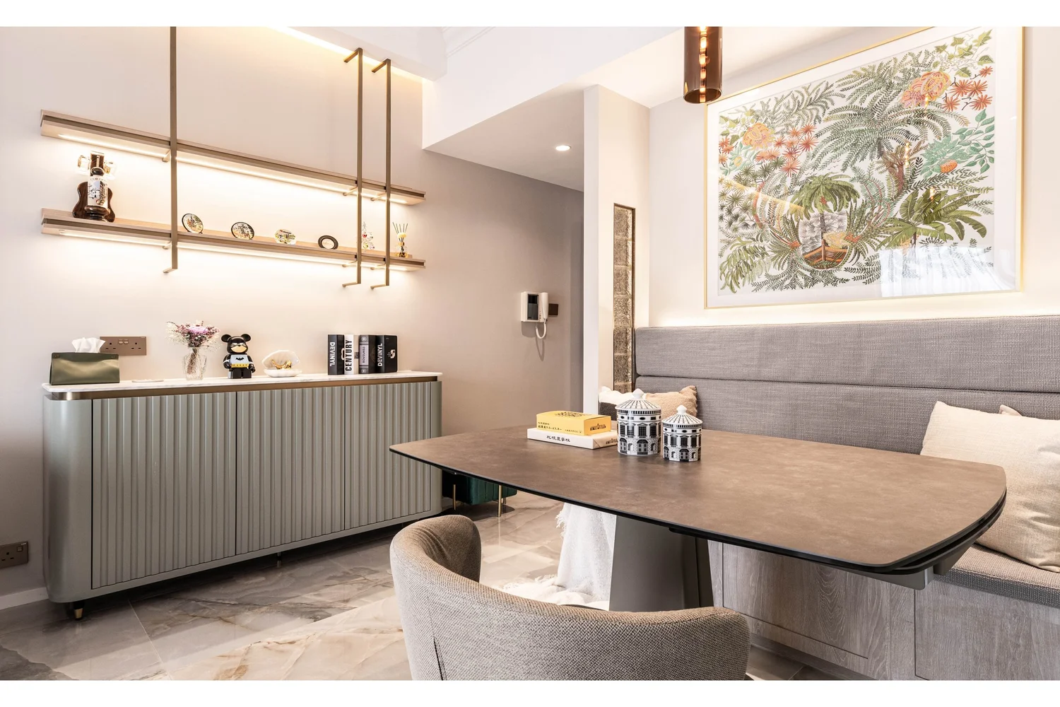 The Latitude interior view 17
