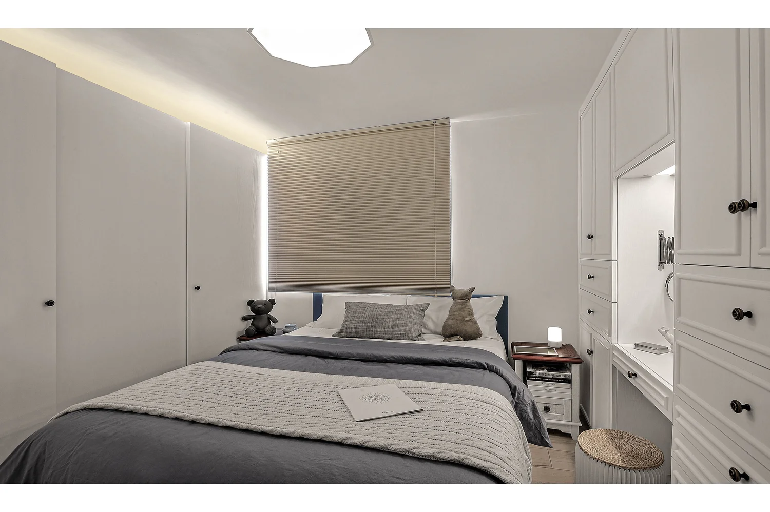 Pok Hong Estate interior view 12