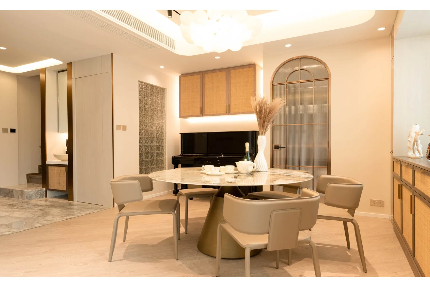 Le Pont interior view 10