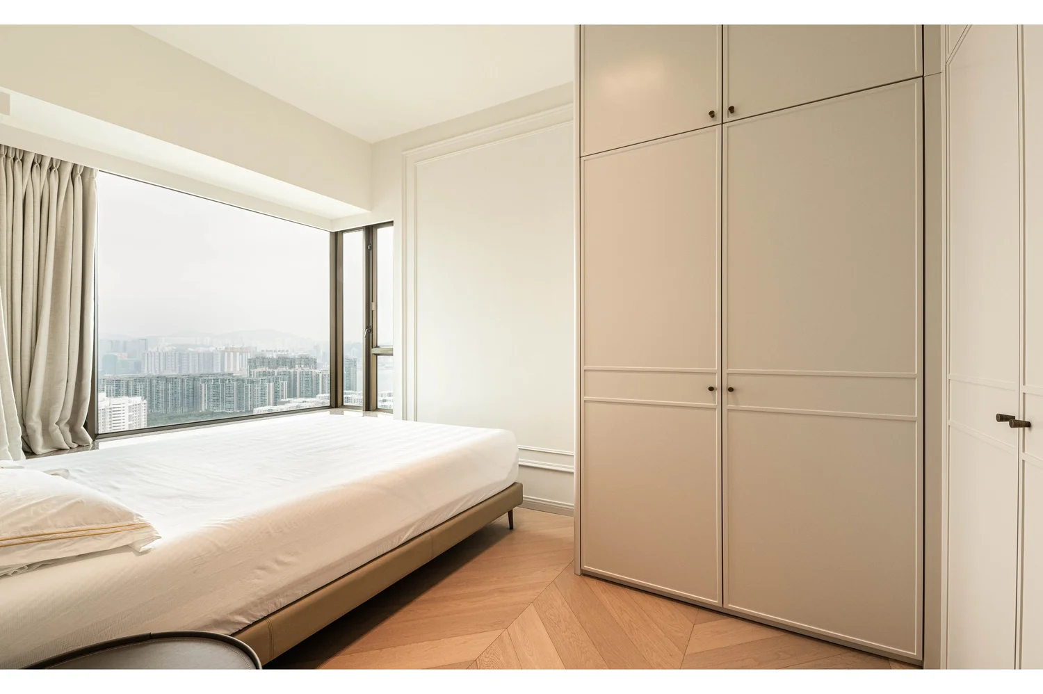 Royal Peninsula III interior view 14