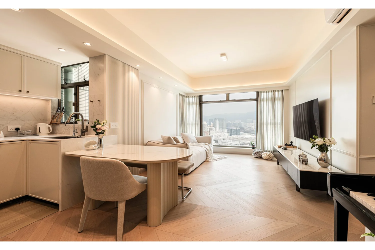 Royal Peninsula III interior view 3