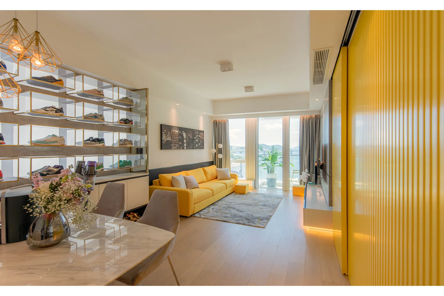 MONTEREY interior view 5