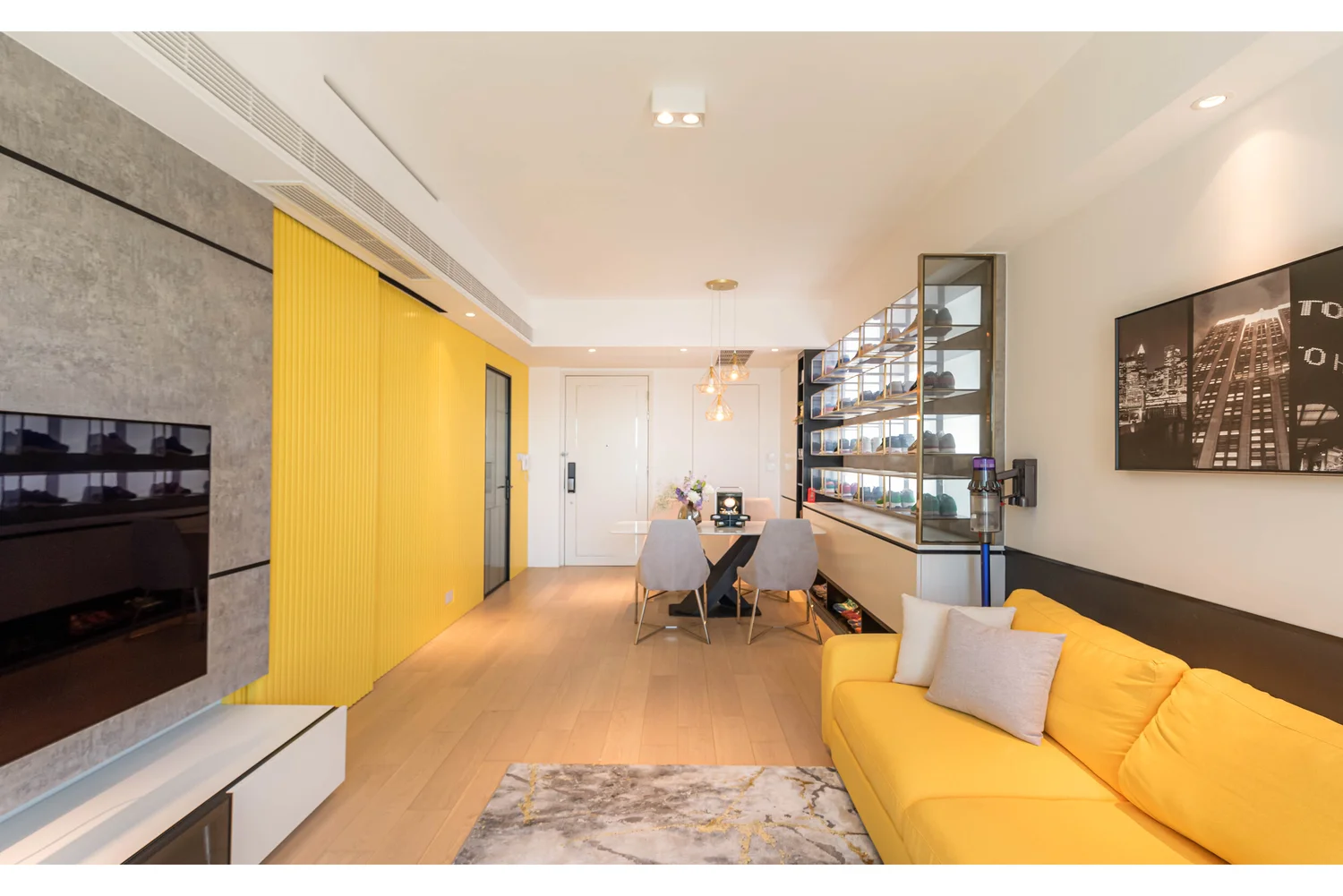 MONTEREY interior view 2