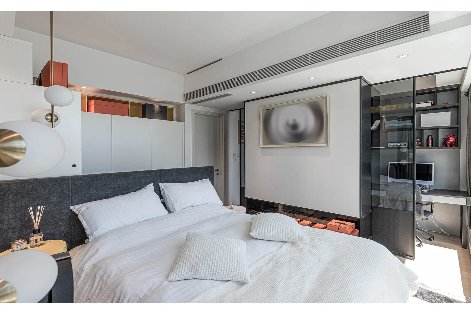 MONTEREY interior view 9