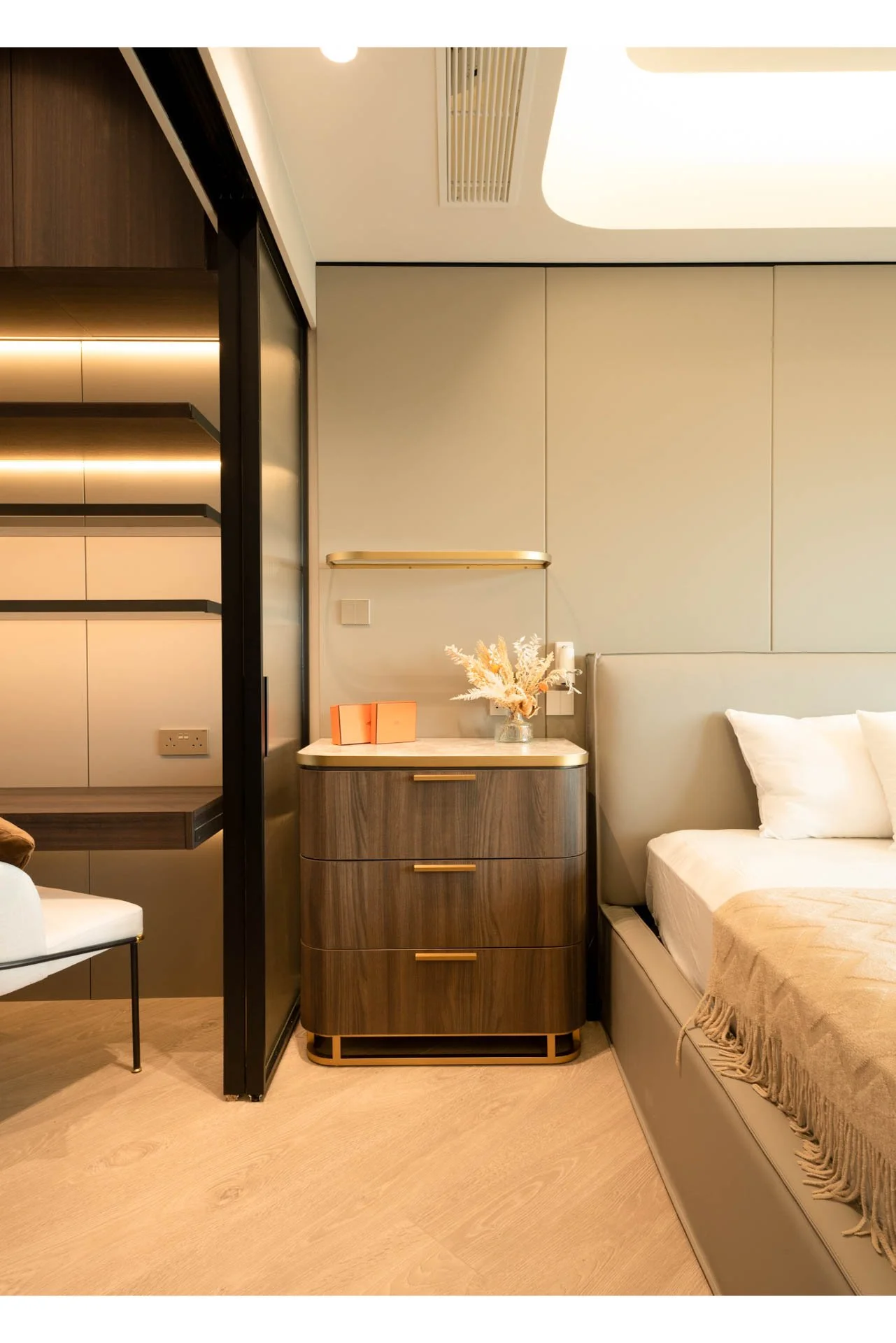 Le Pont interior view 17