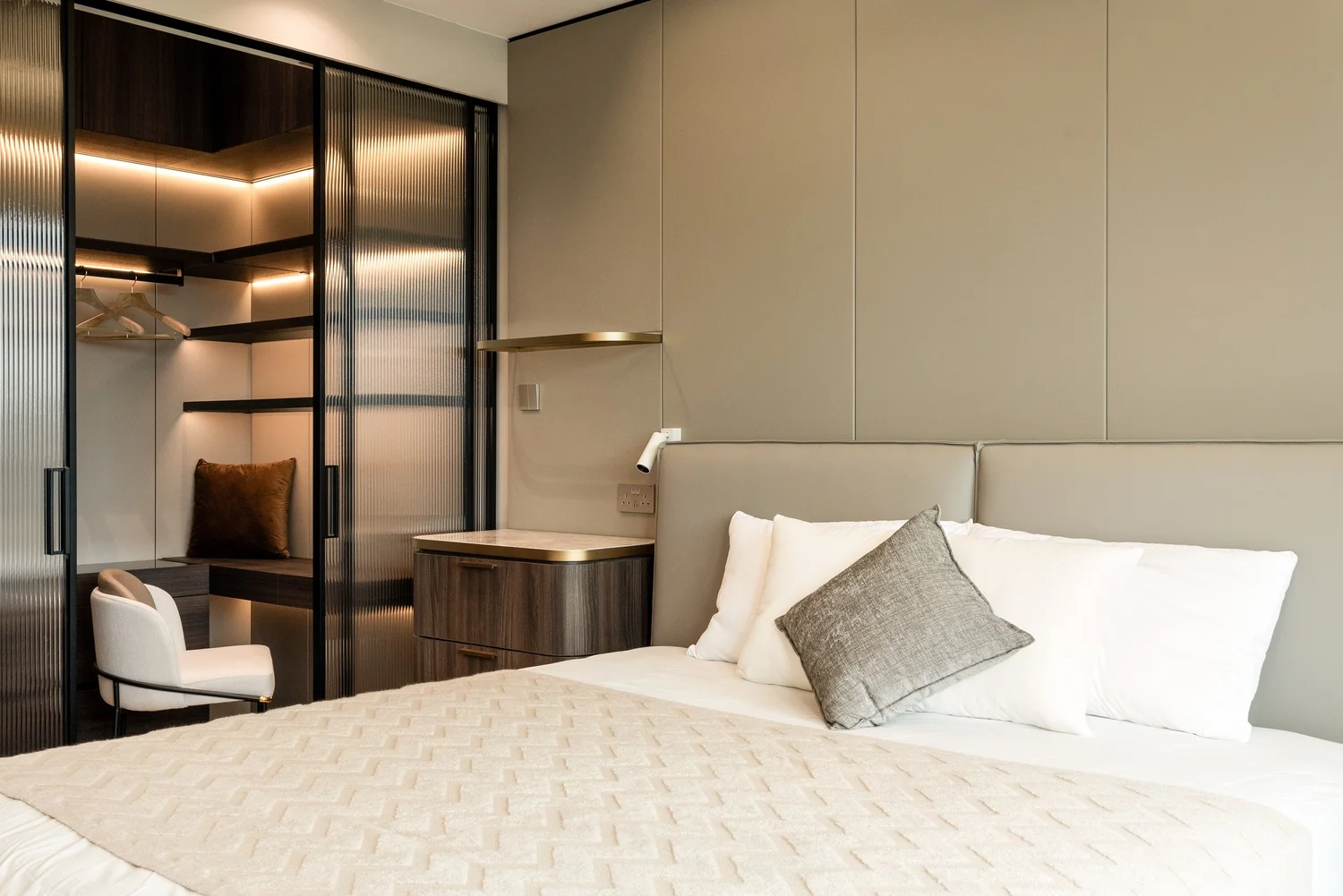 Le Pont interior view 20