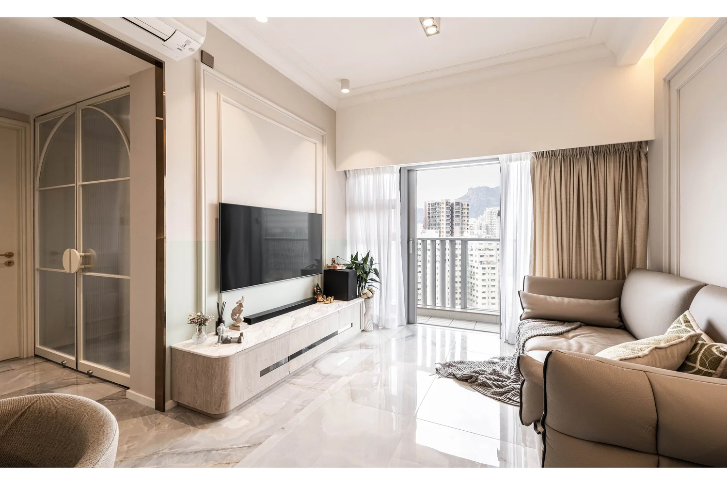 The Latitude interior view 2