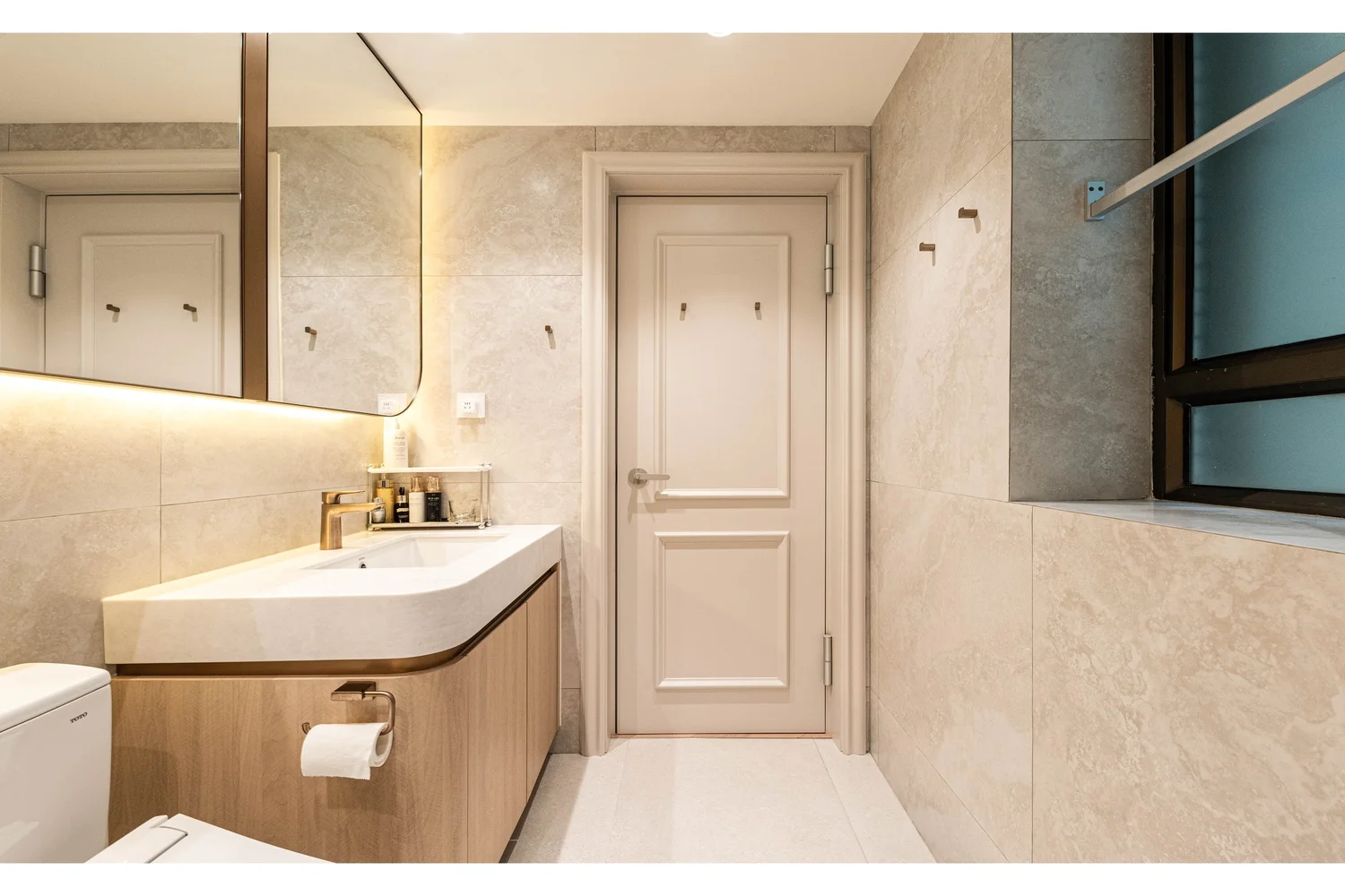 Royal Peninsula III interior view 9