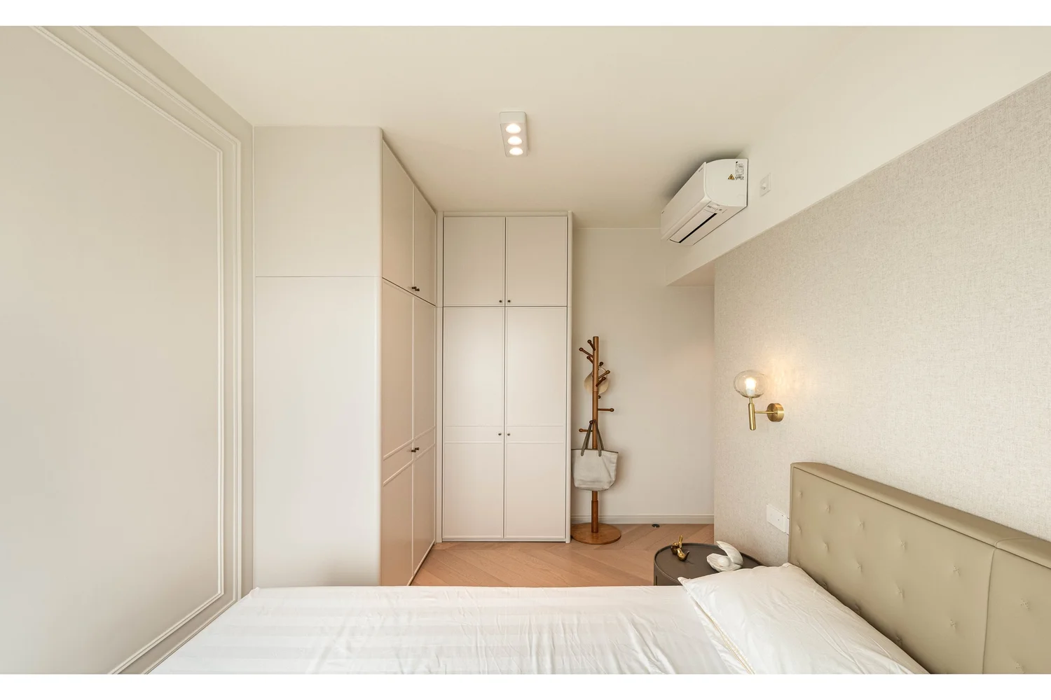 Royal Peninsula III interior view 16