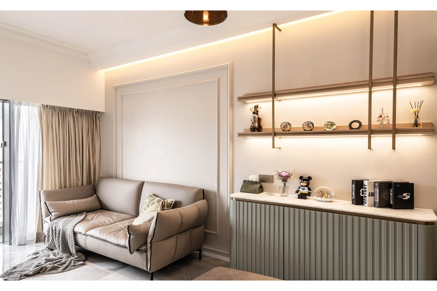 The Latitude interior view 10