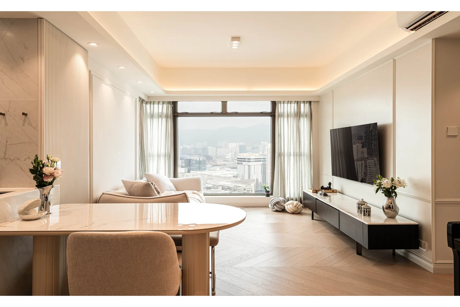 Royal Peninsula III interior view 2