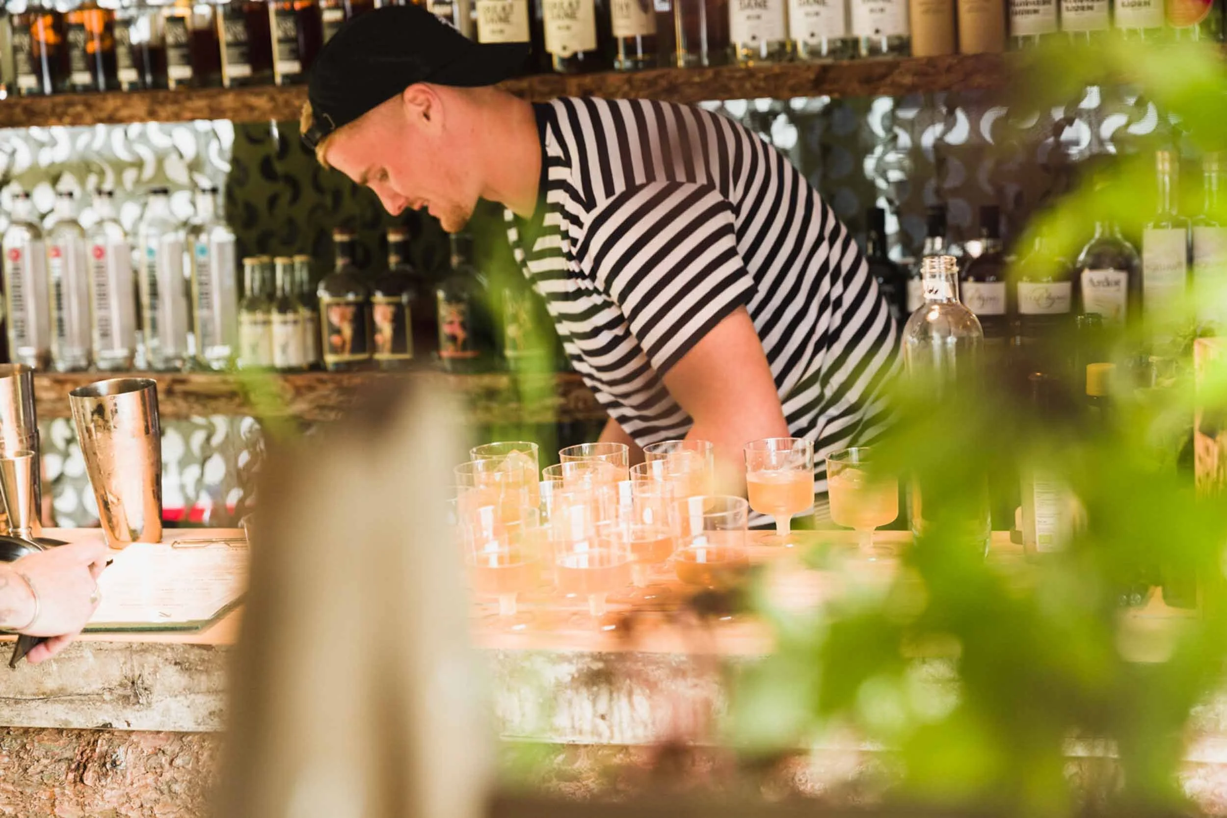 Bartender under et event.