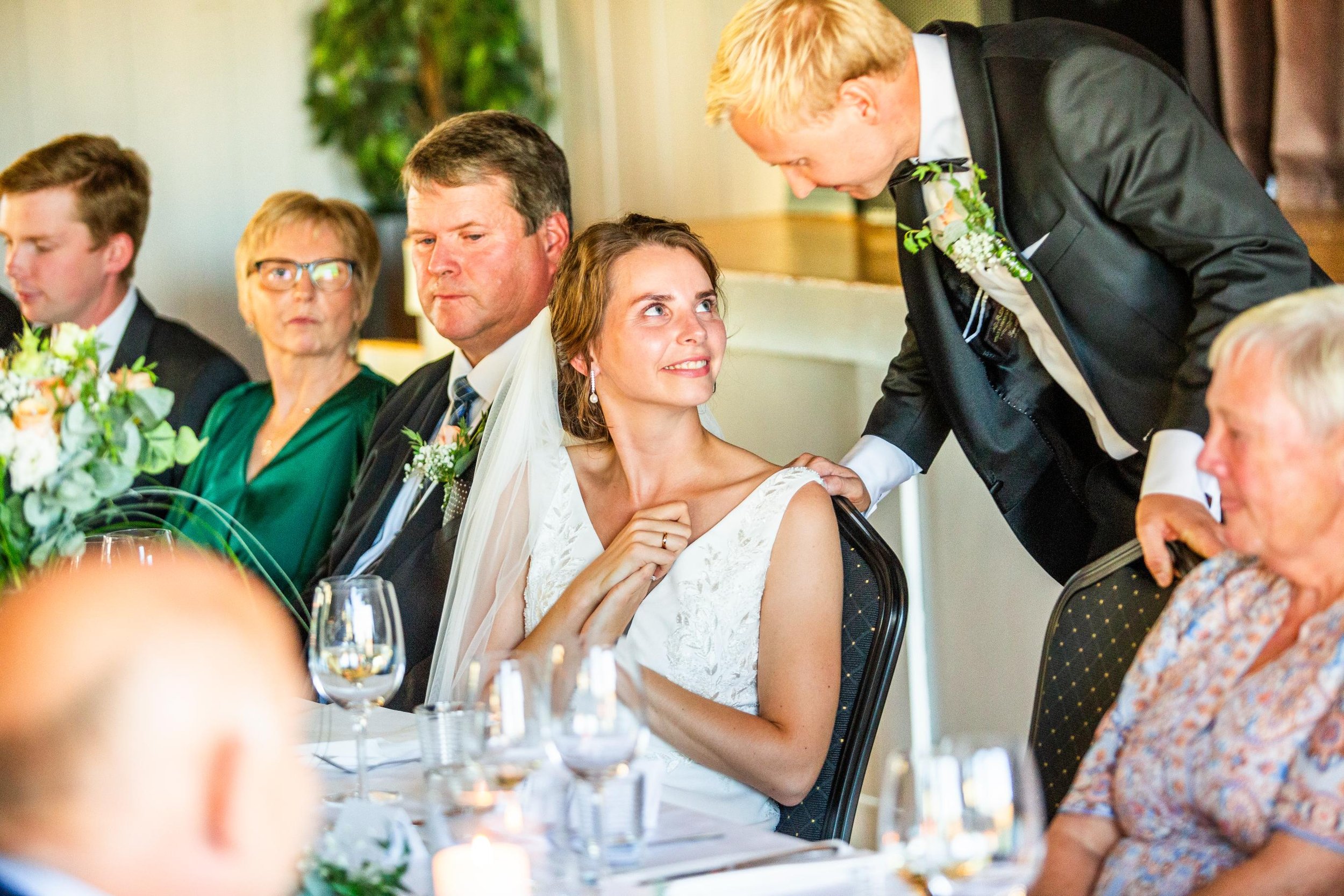 Bilder fra bryllup på Folkvang - storstua i Frogn, innedørs fest og middag