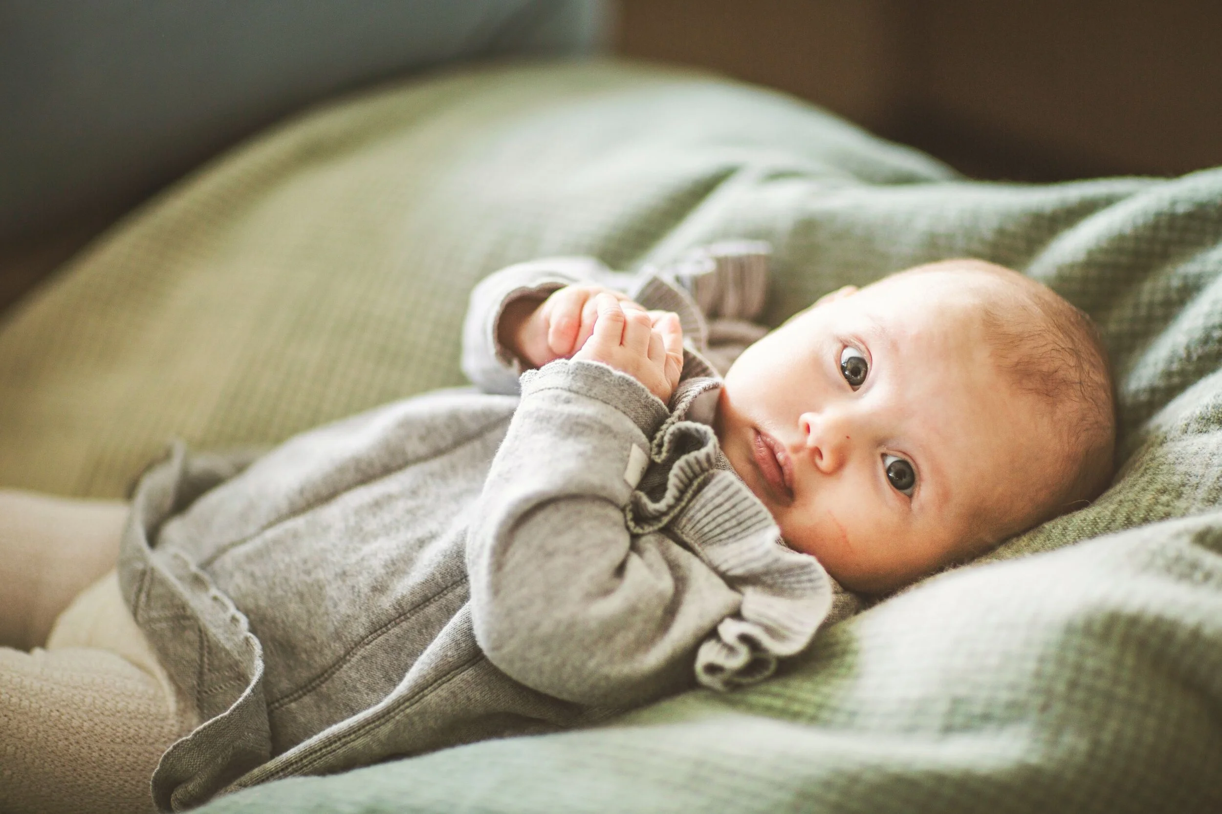 Fotografere baby Drøbak, Ski, Ås. Fotograf Iris Engen Skadal. Bilder av baby/barn.